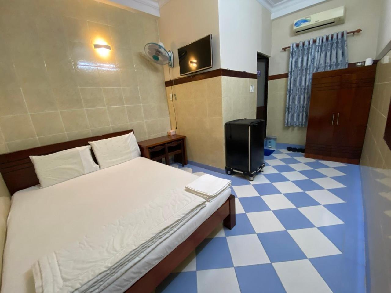 Thai Hotel *