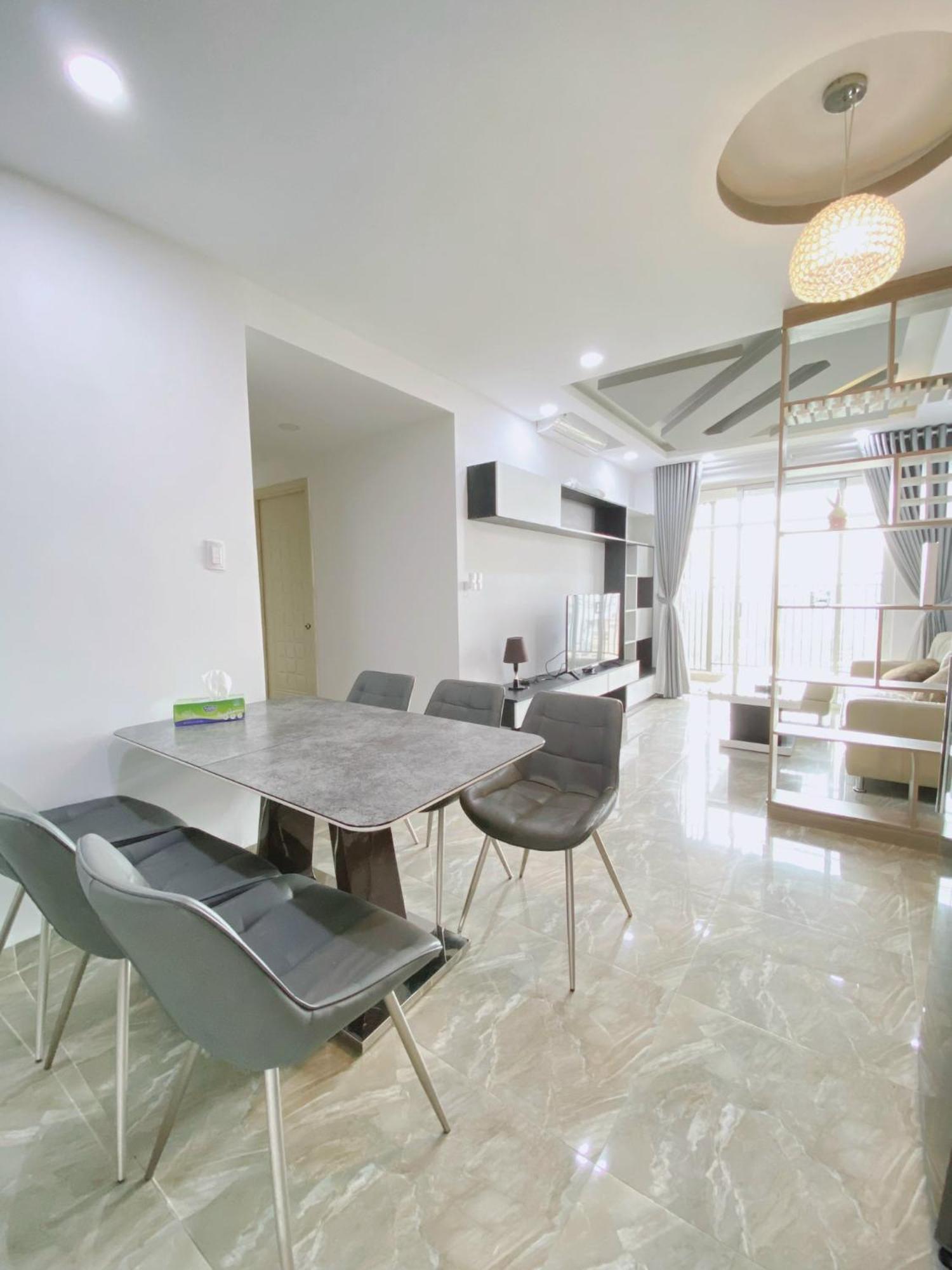 Ho 1 Phong Sang Trong , Hien Dai Sunrise - Jennyhomes * Ho Chi Minh City