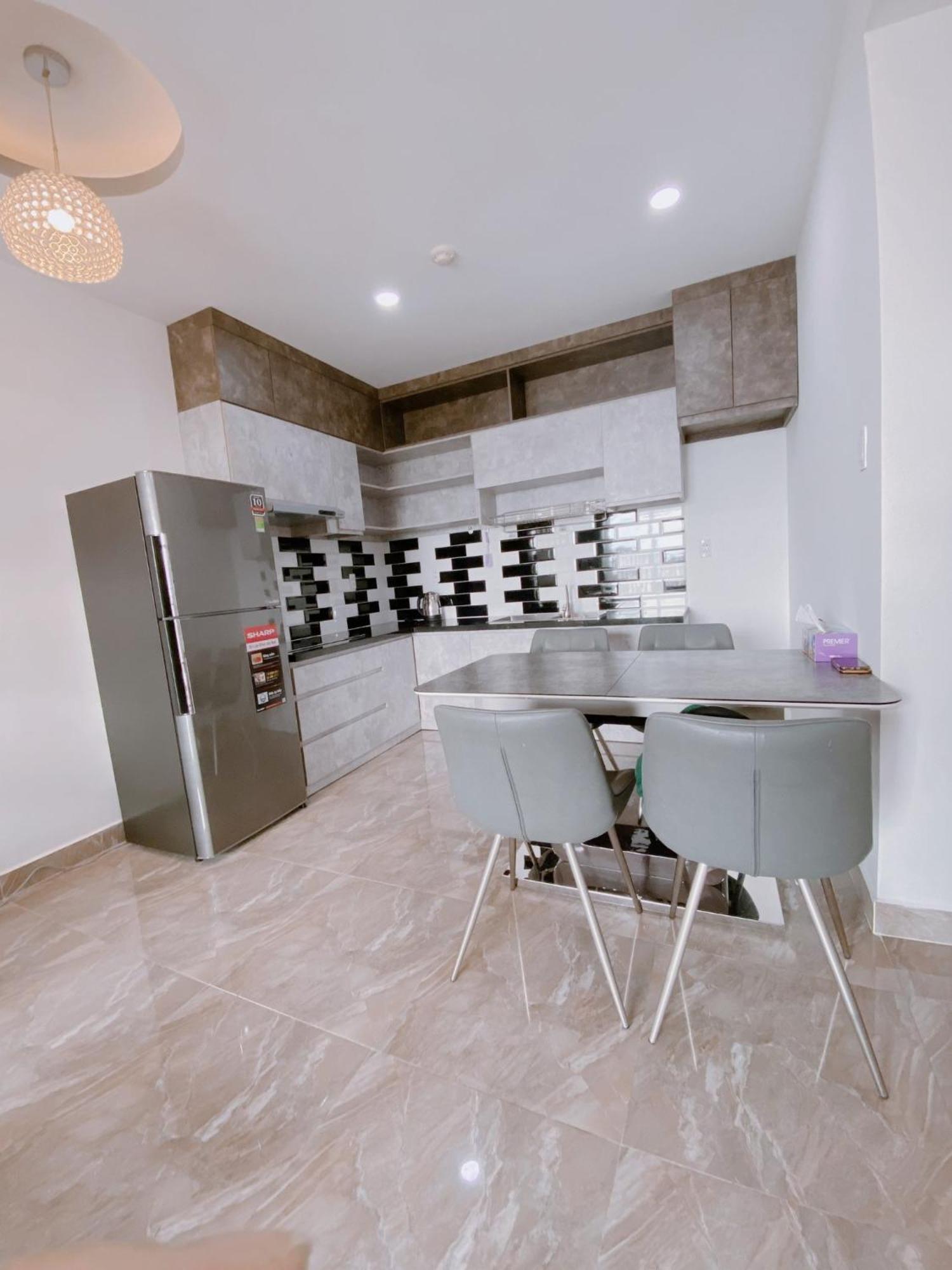 Ho 1 Phong Sang Trong , Hien Dai Sunrise - Jennyhomes Apartment Ho Chi Minh City