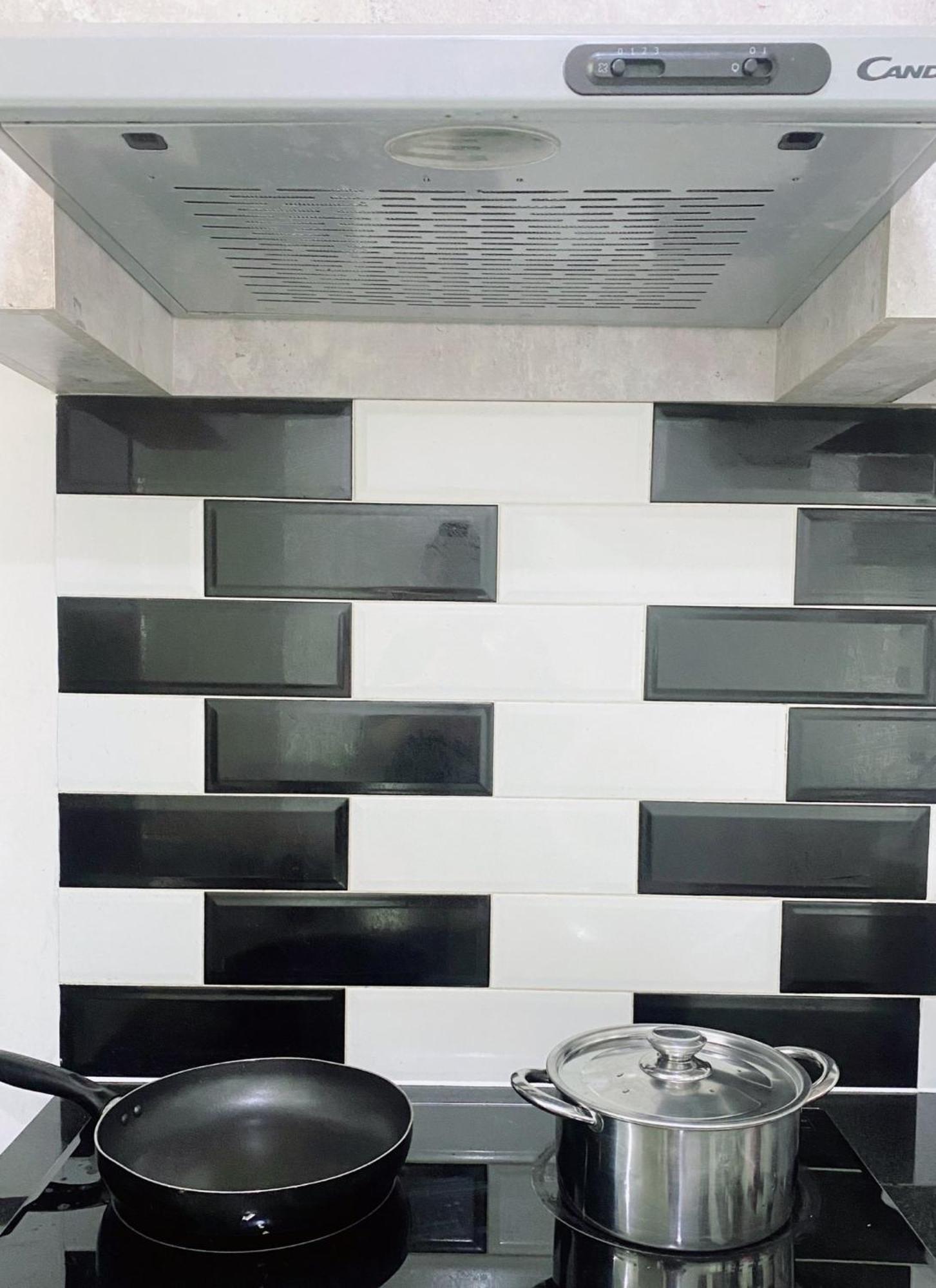 Ho 1 Phong Sang Trong , Hien Dai Sunrise - Jennyhomes Apartment