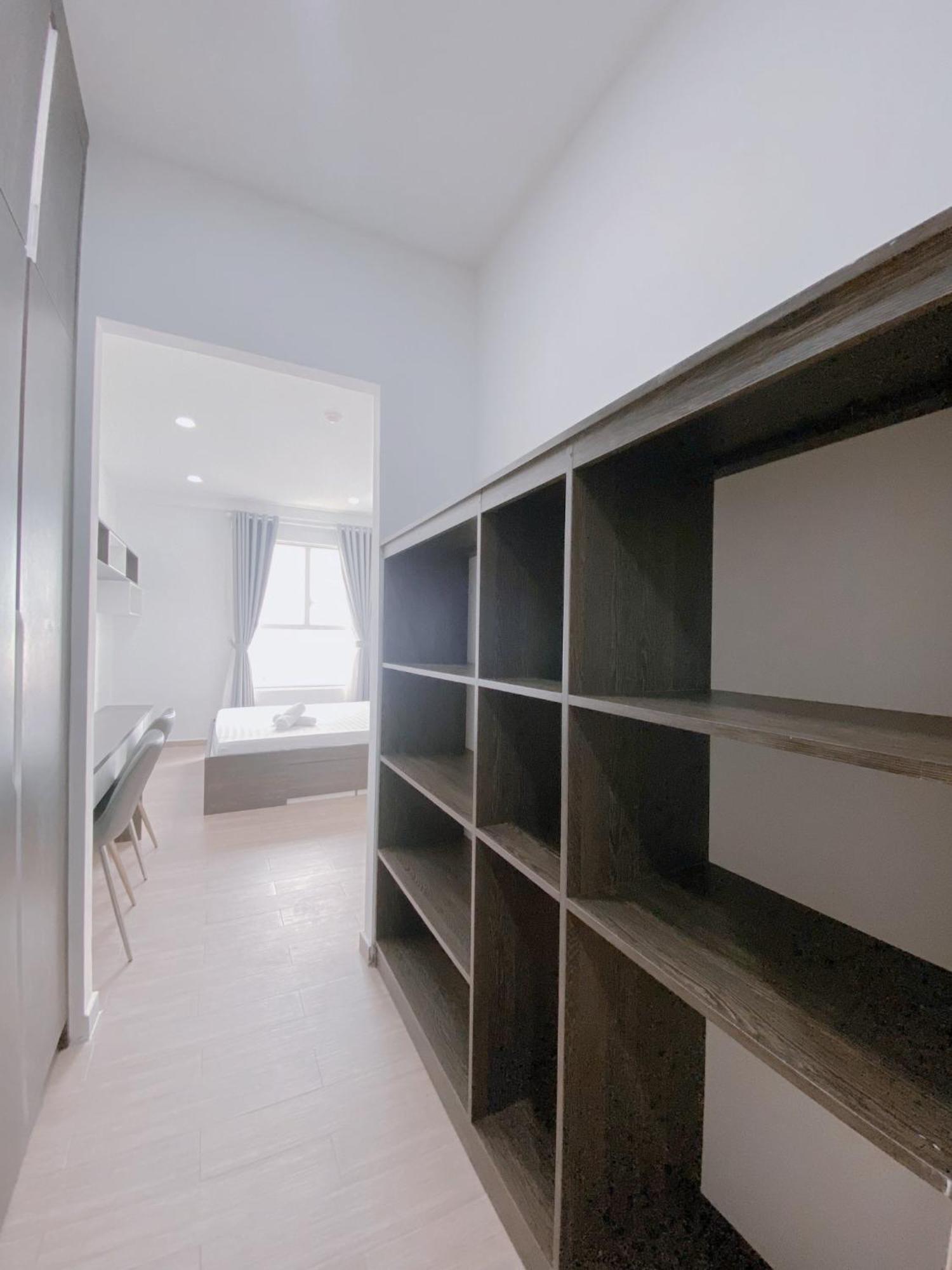 Ho 1 Phong Sang Trong , Hien Dai Sunrise - Jennyhomes Apartment *