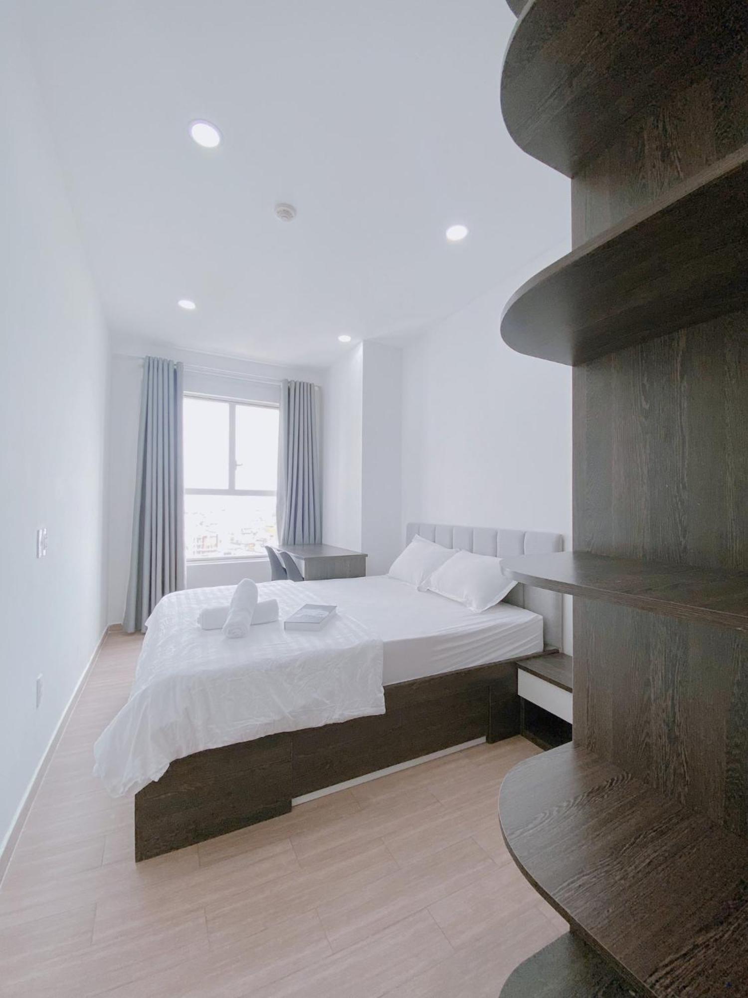 Ho 1 Phong Sang Trong , Hien Dai Sunrise - Jennyhomes