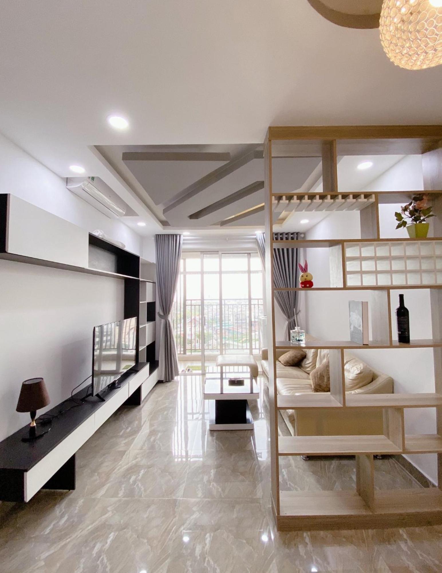 Ho 1 Phong Sang Trong , Hien Dai Sunrise - Jennyhomes Apartment