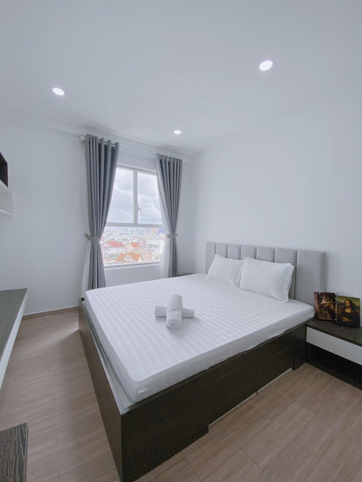 Ho 1 Phong Sang Trong , Hien Dai Sunrise - Jennyhomes