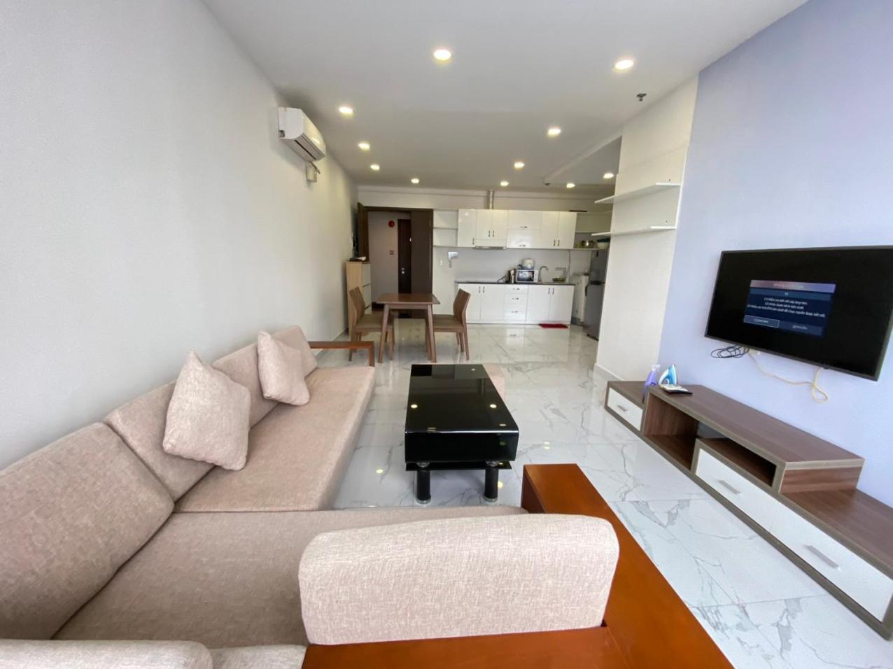 Ho 1 Phong Sang Trong , Hien Dai Sunrise - Jennyhomes Apartment