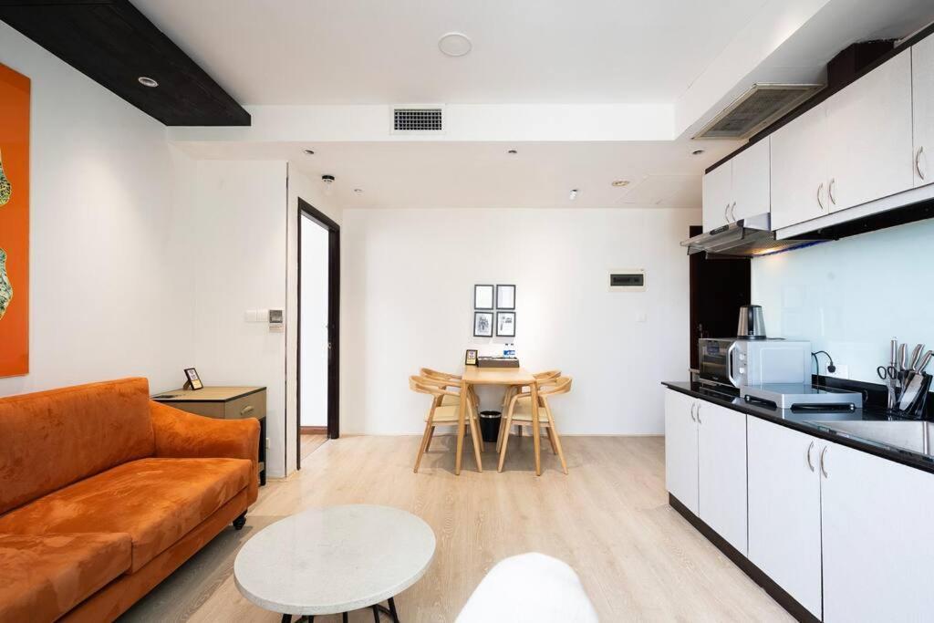 The Rixx Japantown Lancaster Bathtub Netflix Bar Apartment *