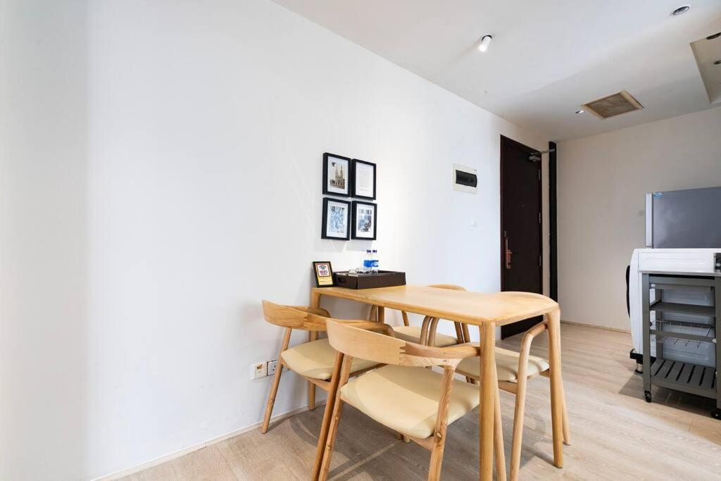 Apartment The Rixx Japantown Lancaster Bathtub Netflix Bar *