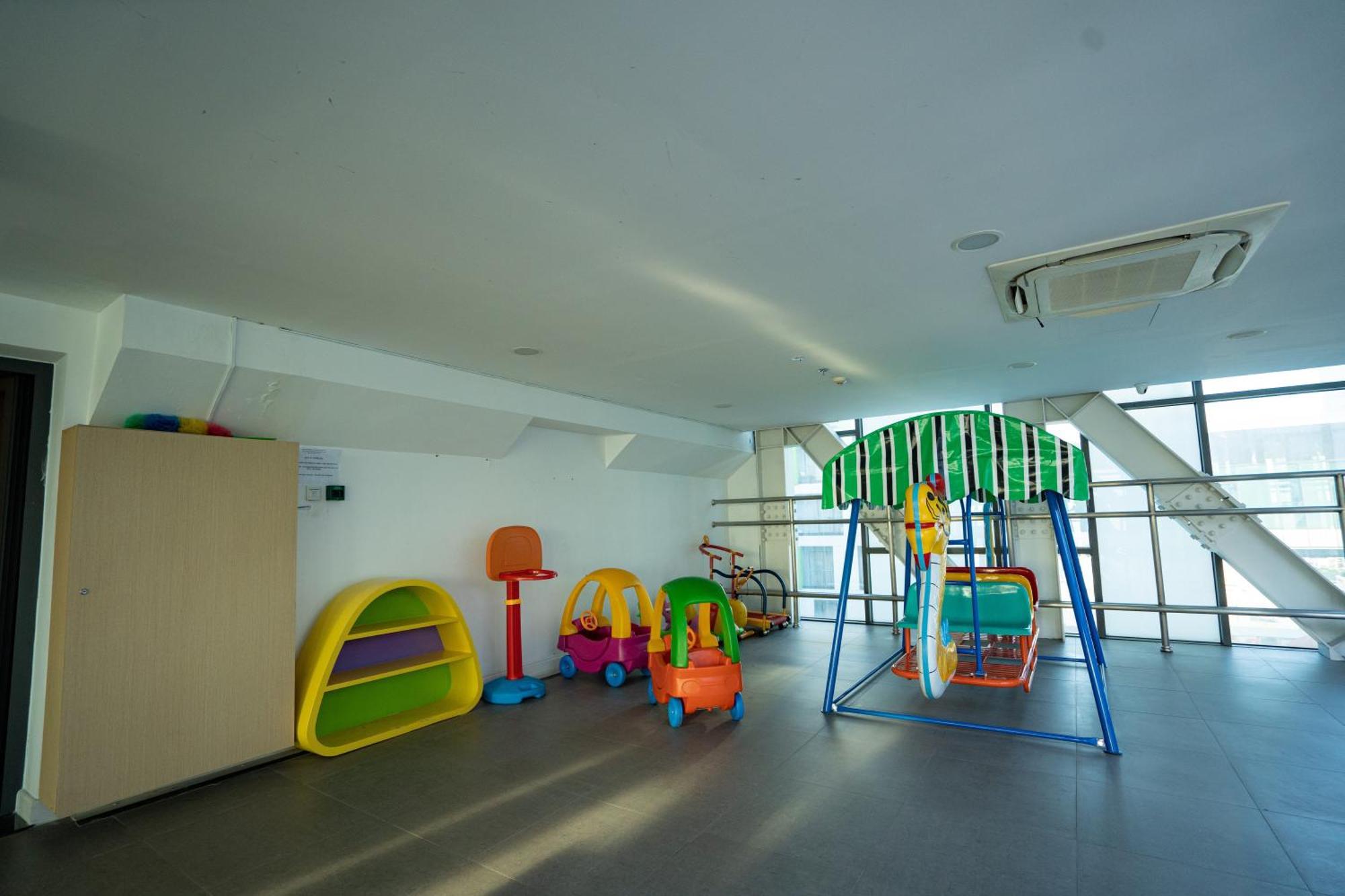 Airport Republic - Free Pool Gym And Kid