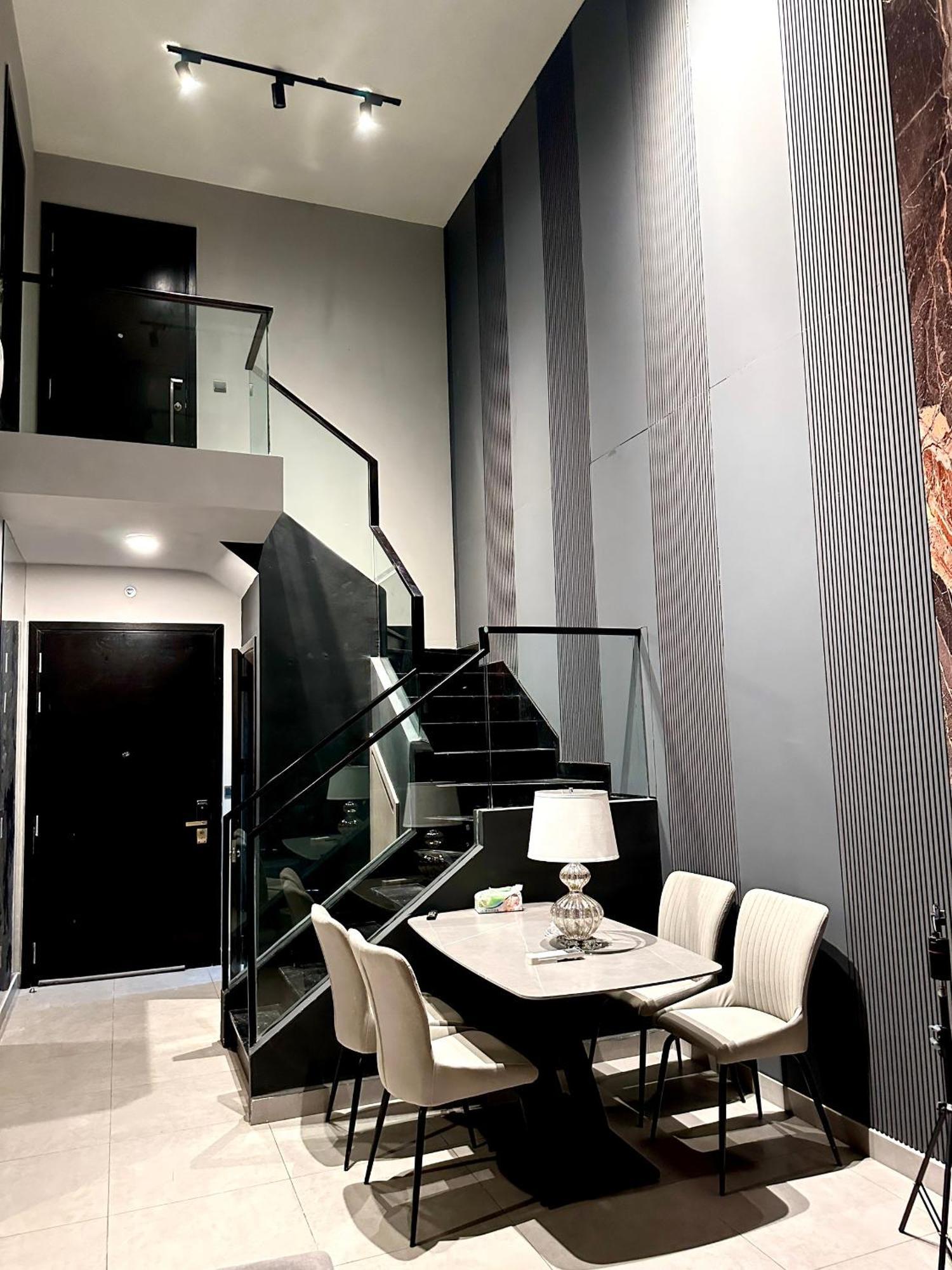 Feliz Luxurry Duplex Saigon Apartment *