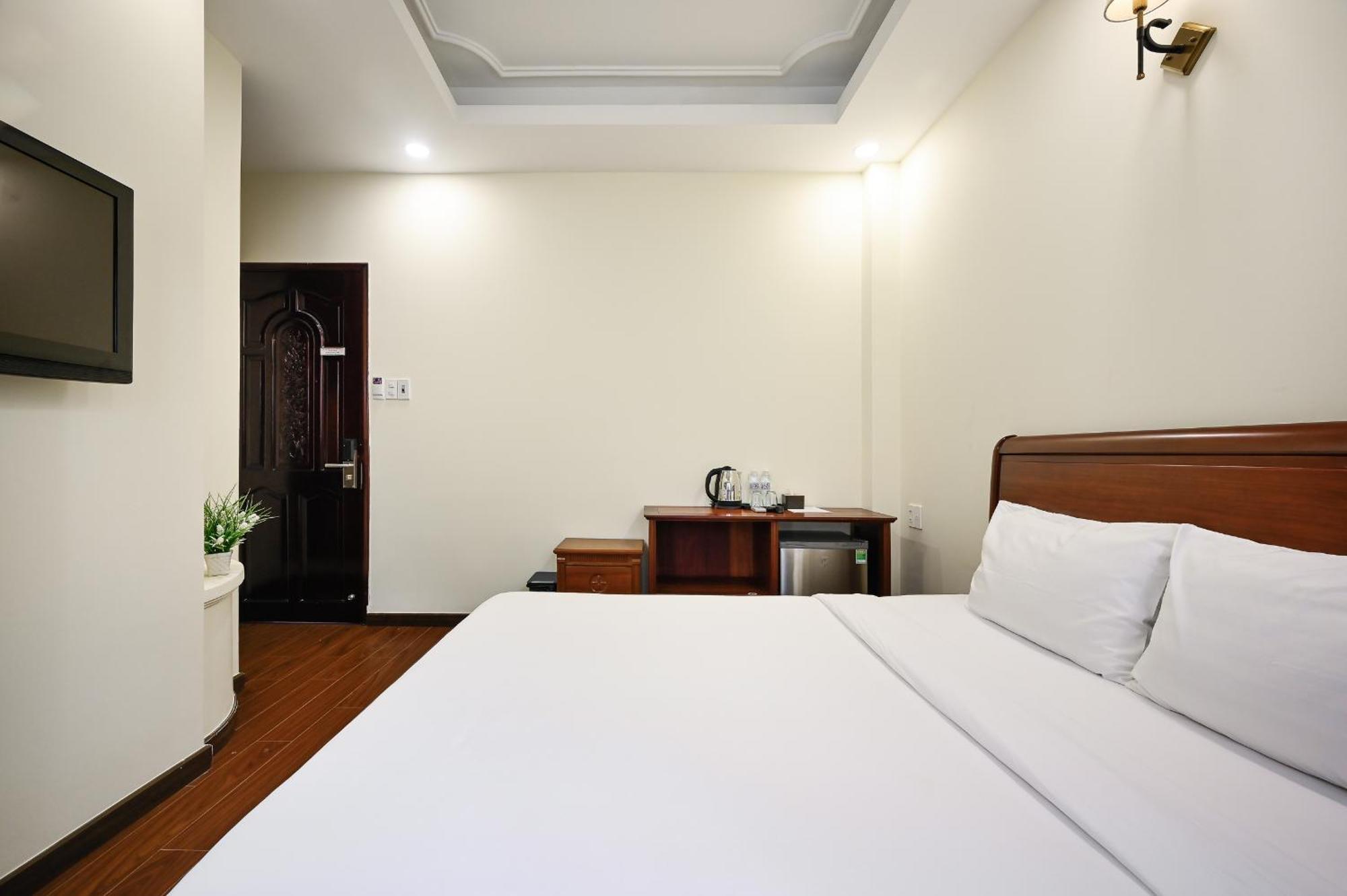 Red Sun Airport Saigon Hotel