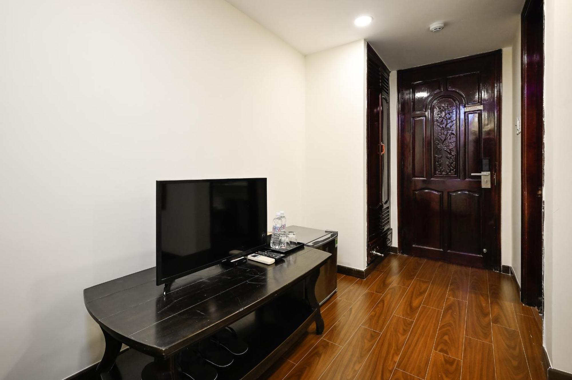 Hotel Red Sun Airport Saigon 3*