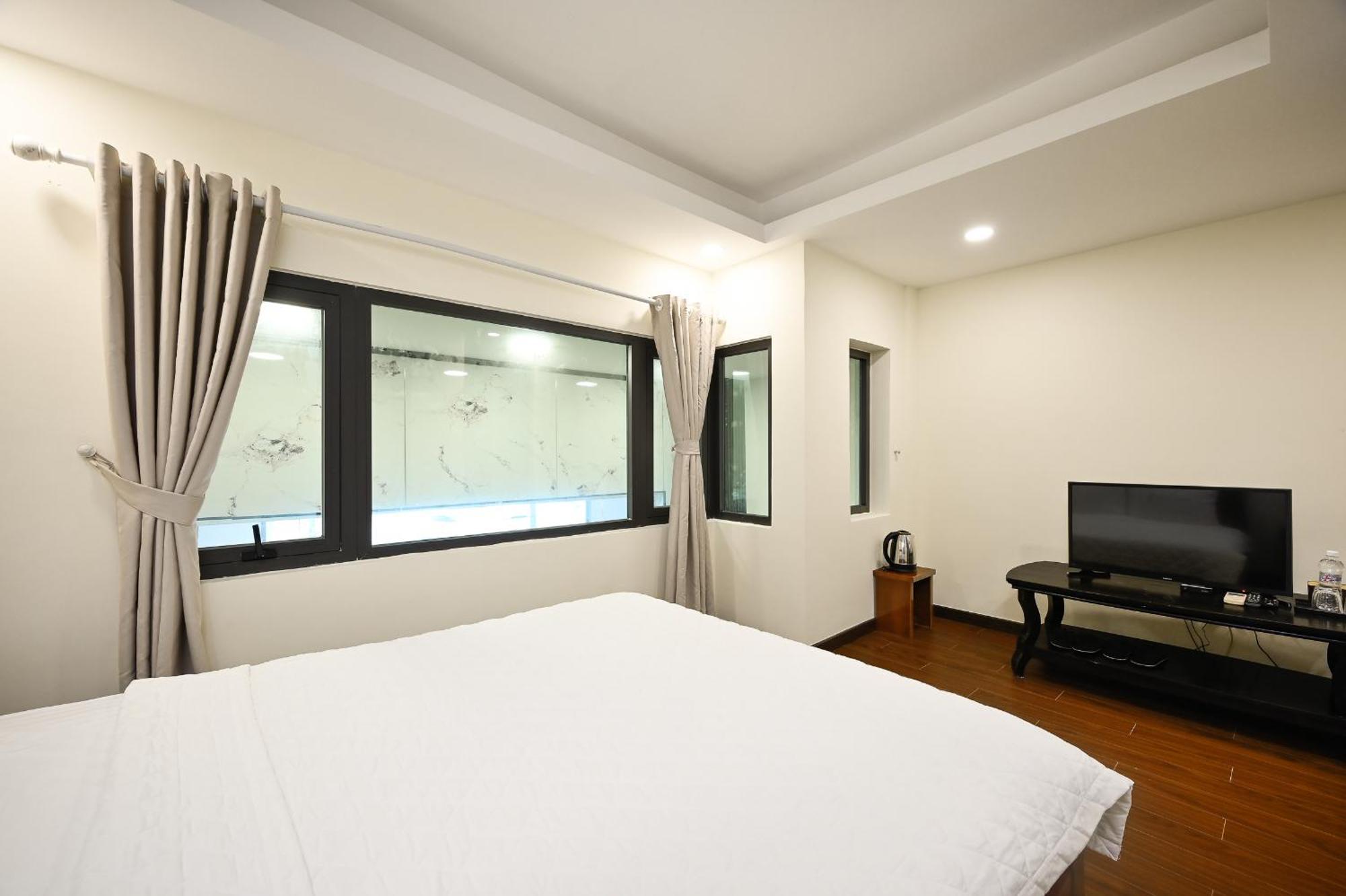 Red Sun Airport Saigon Hotel 3*