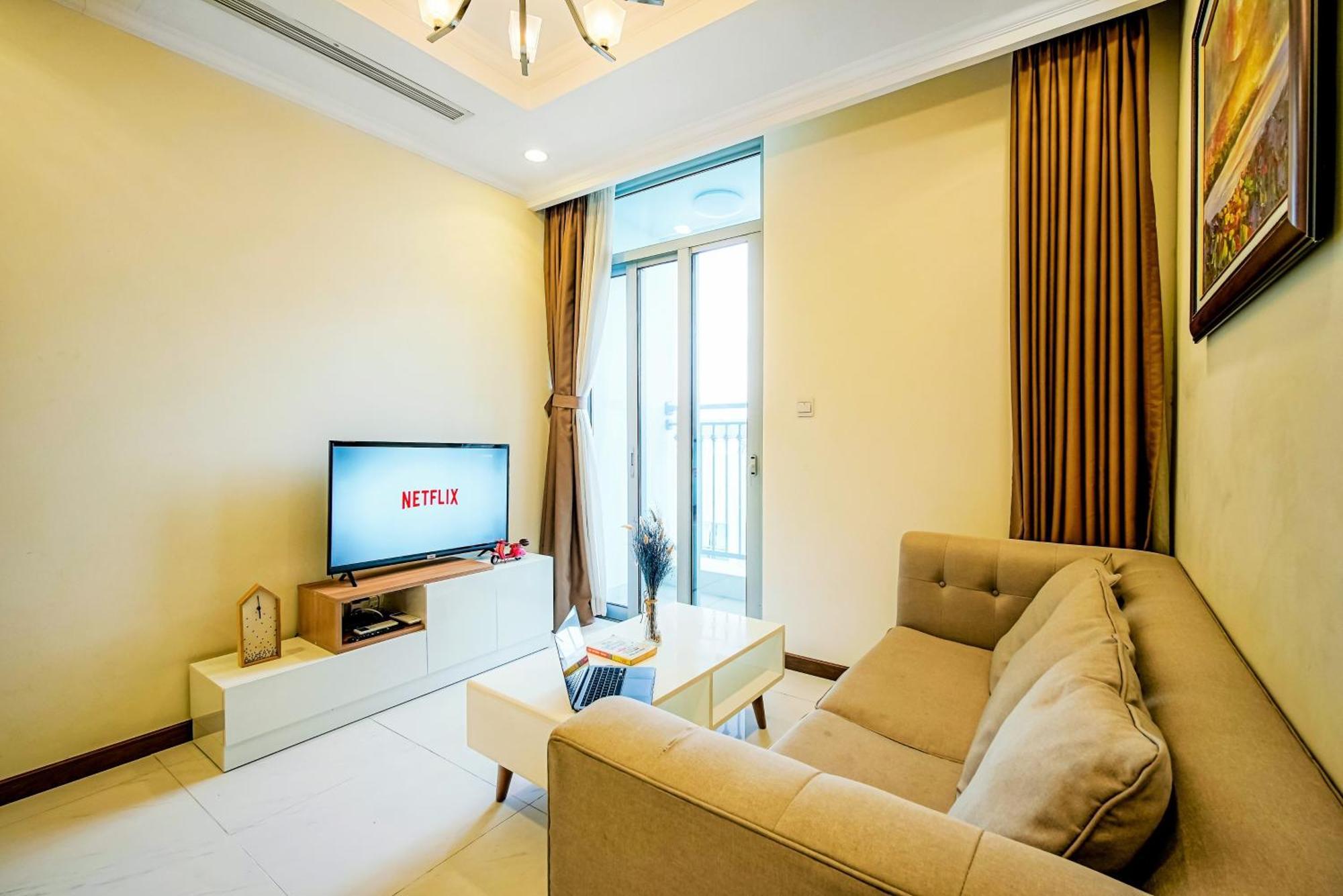 Mott Haven - Vinhomes Park, Landmark 81 Area & Ice Rink Apartment *