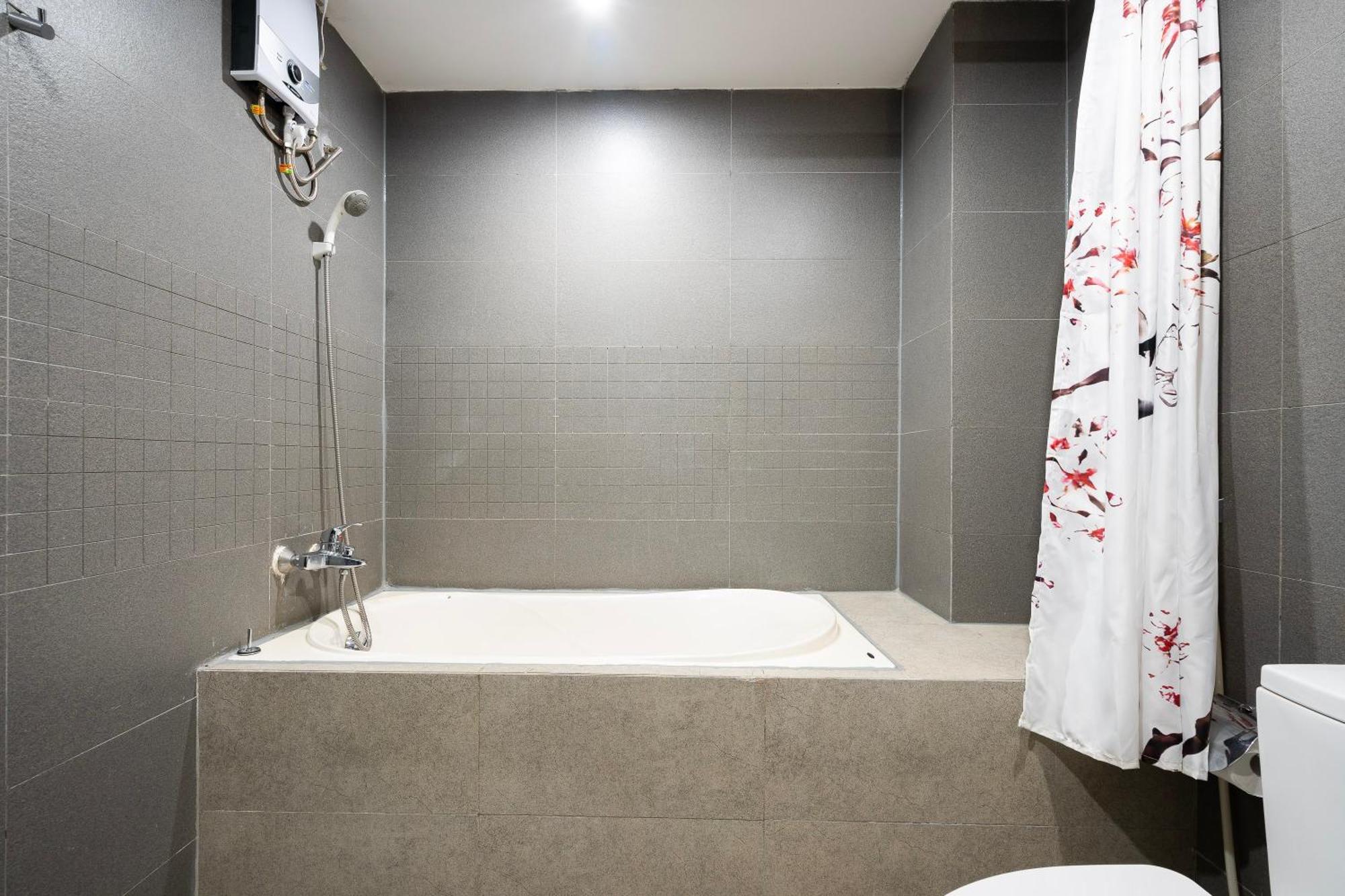 Big Next To Bui Vien , Ben Thanh Market Apartment *