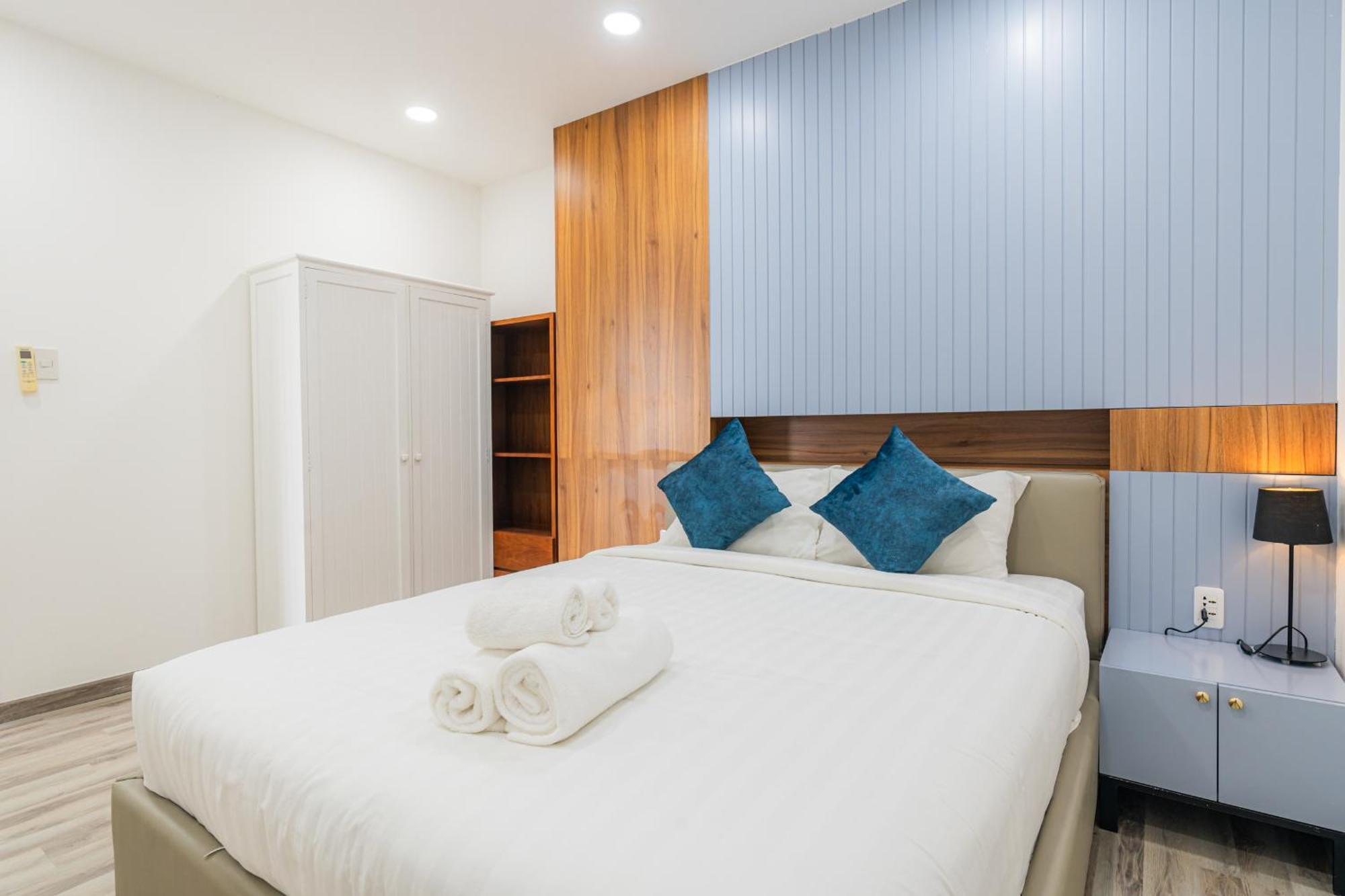 Apartment By Night Ben Thanh