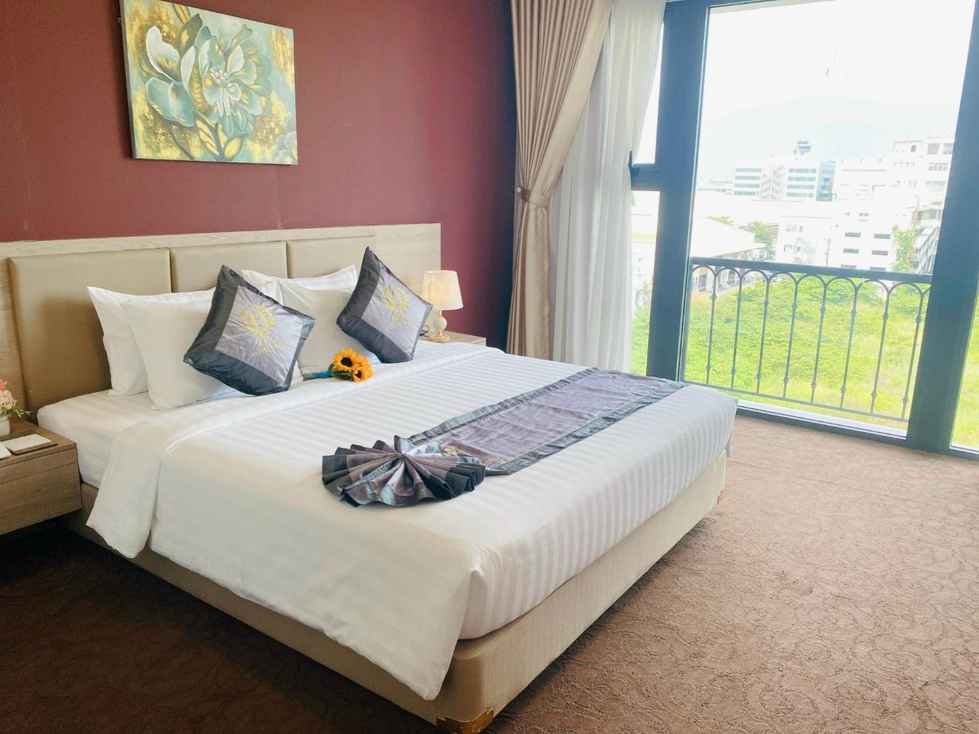 Hera Luxury Hotel 4*