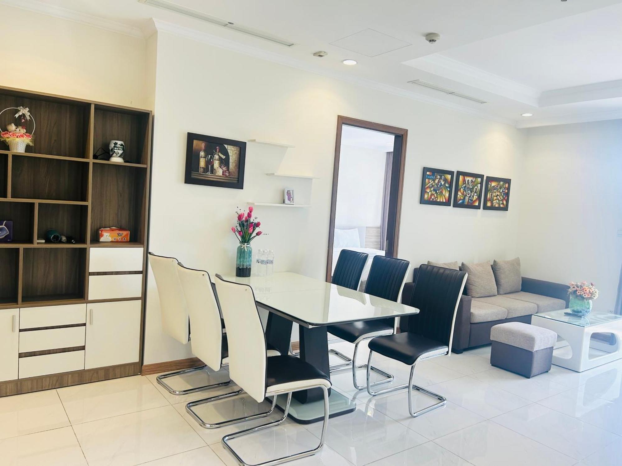 Luxhomes Saigon - Vinhomes Park Apartment *
