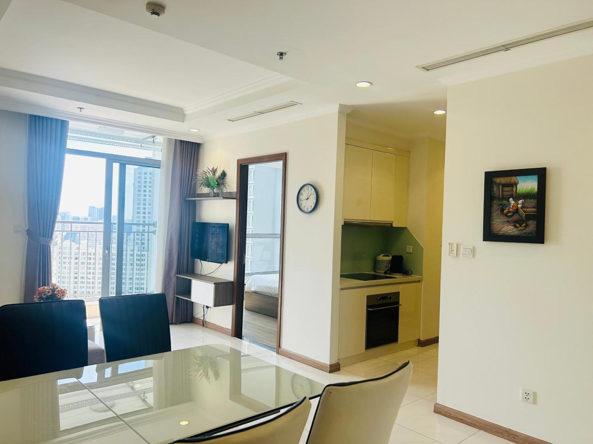 Apartment Luxhomes Saigon - Vinhomes Park *