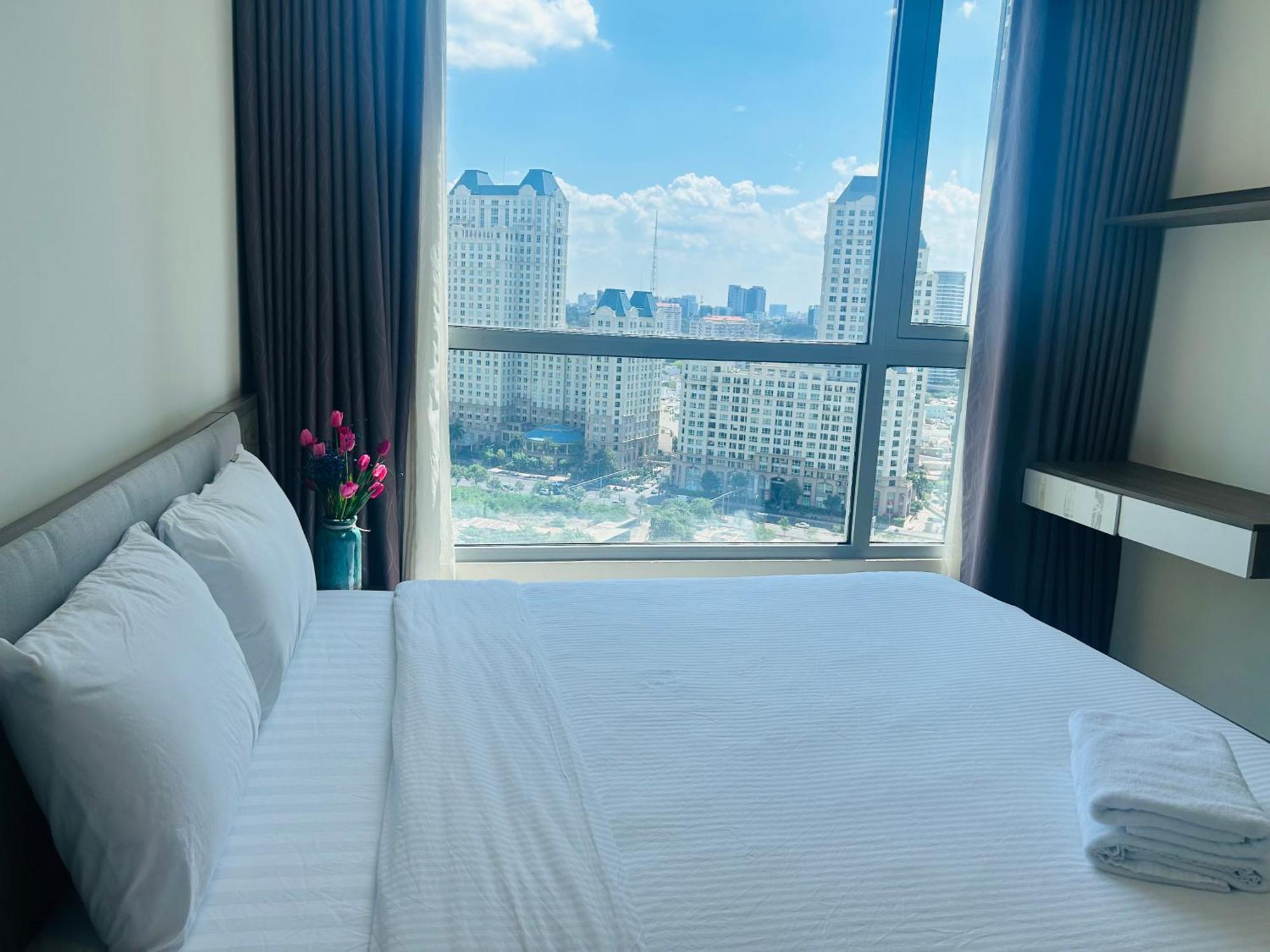 Luxhomes Saigon - Vinhomes Park Apartment Ho Chi Minh City