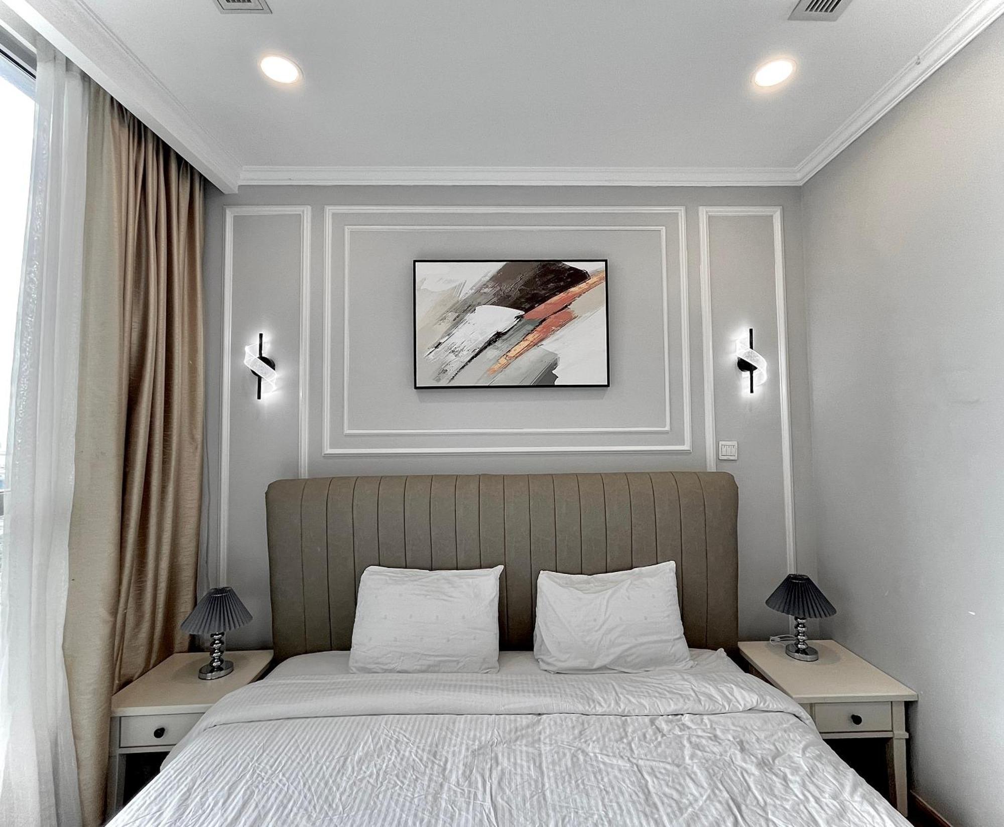 Landmark Luxury - Luna