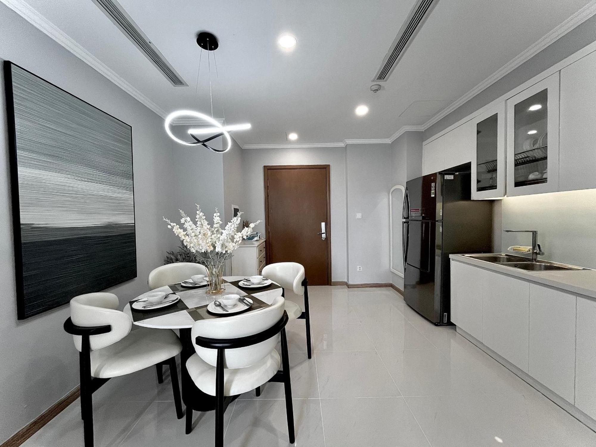 Landmark Luxury - Luna *