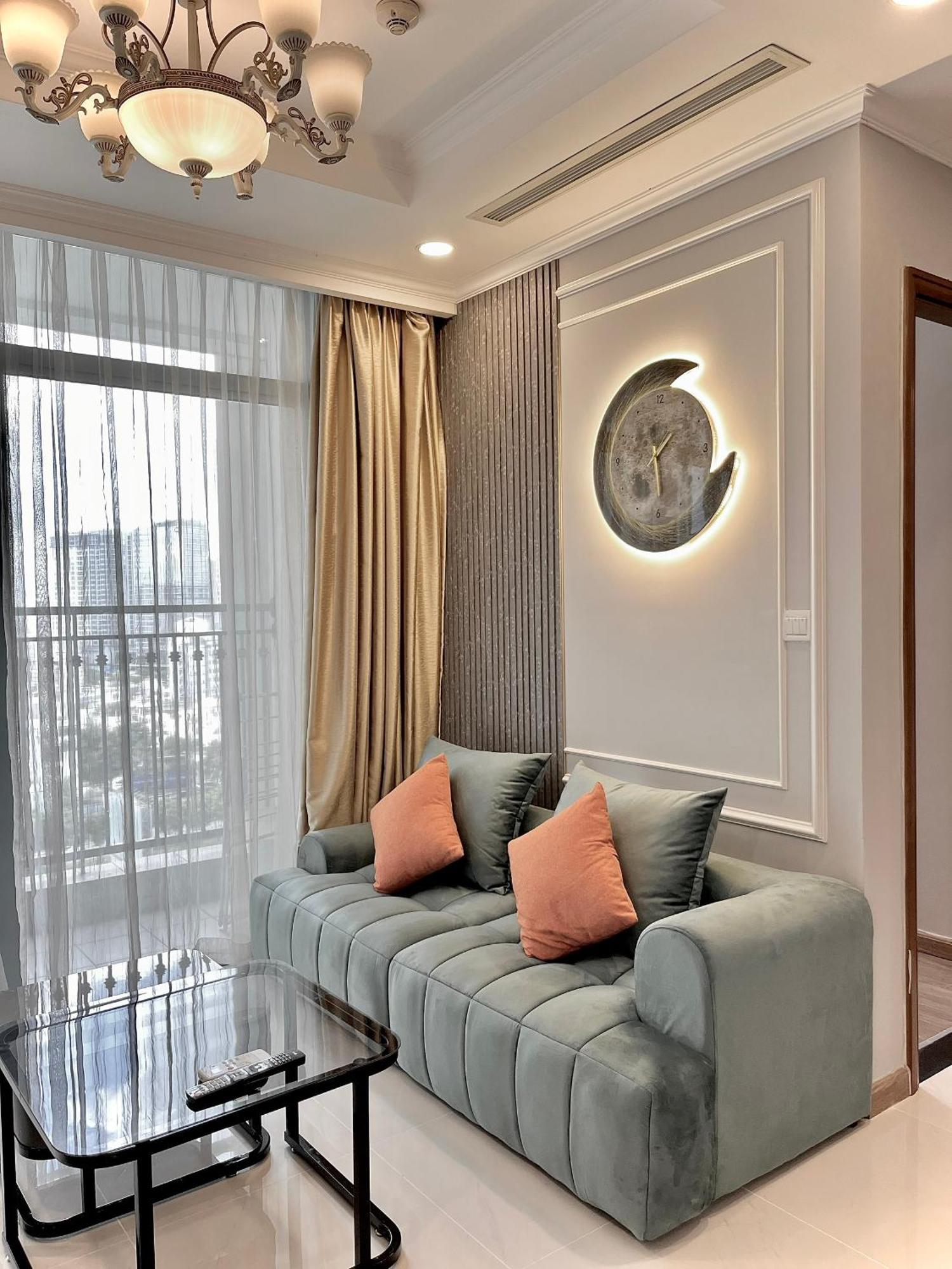 Landmark Luxury - Luna