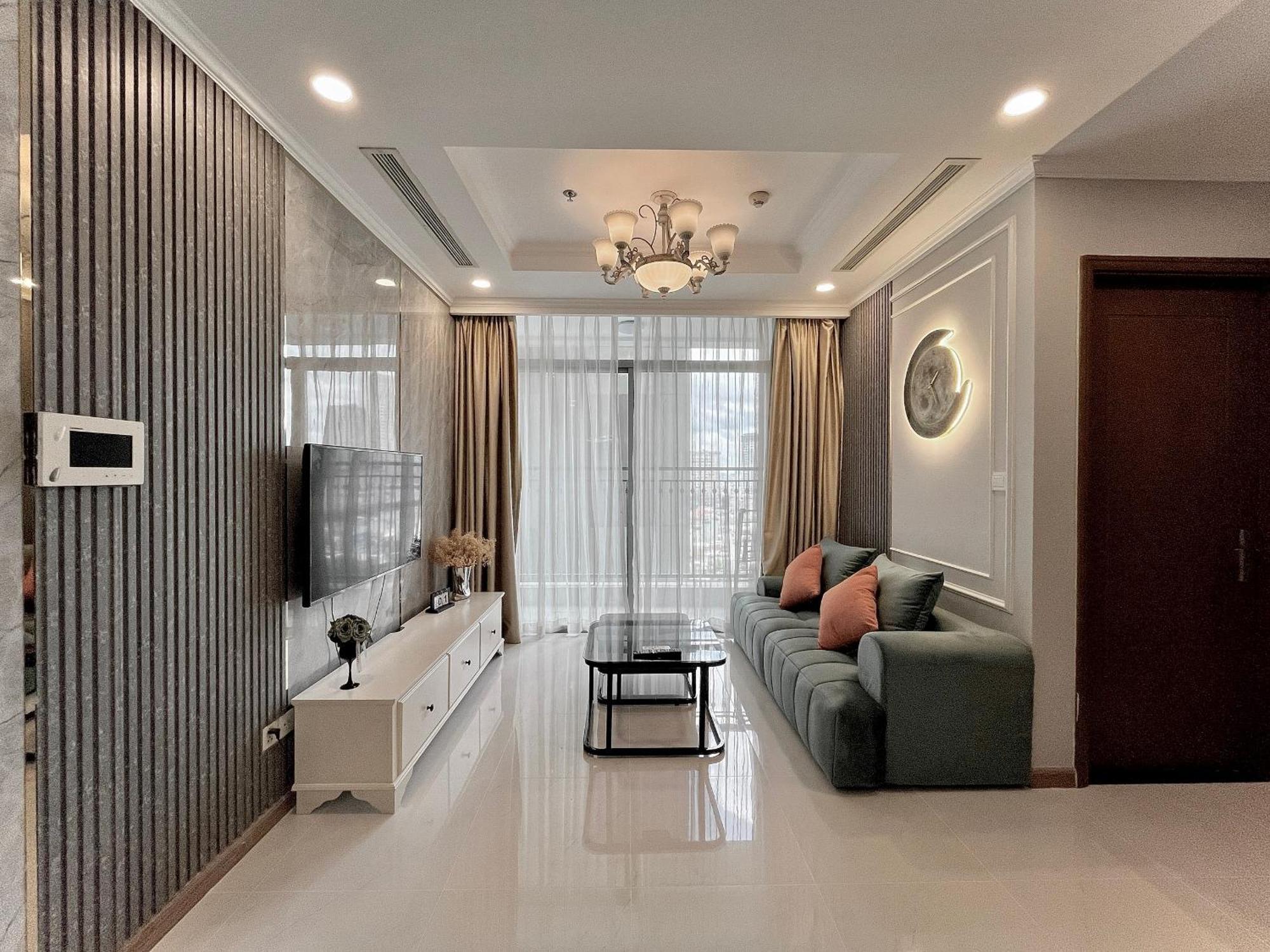 Landmark Luxury - Luna *