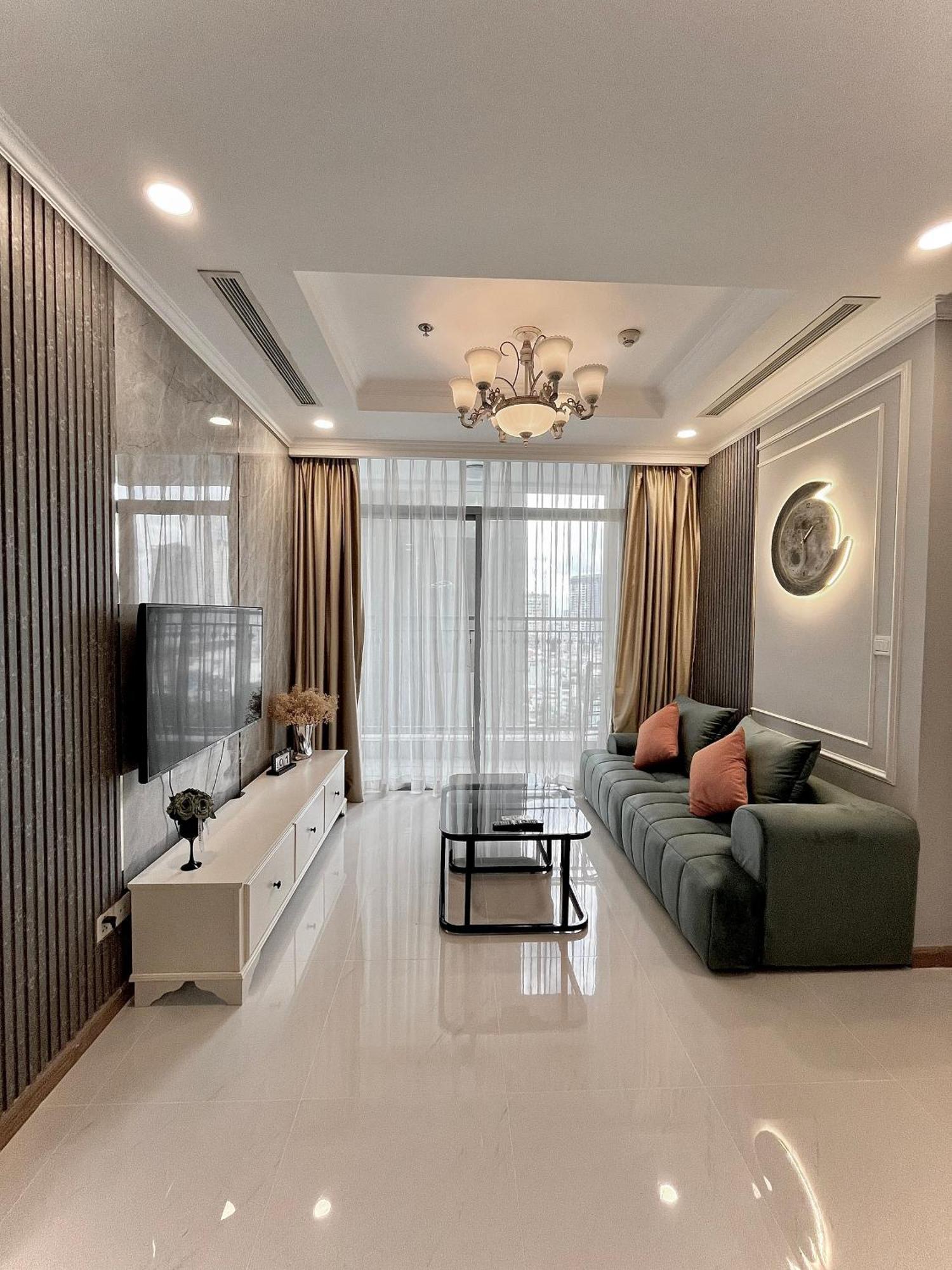 Landmark Luxury - Luna
