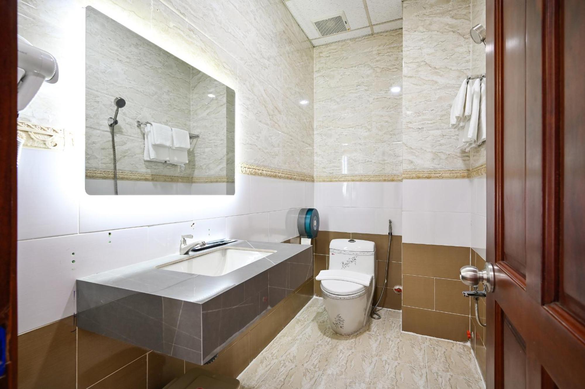 Hotel Sunrise Airport 3*