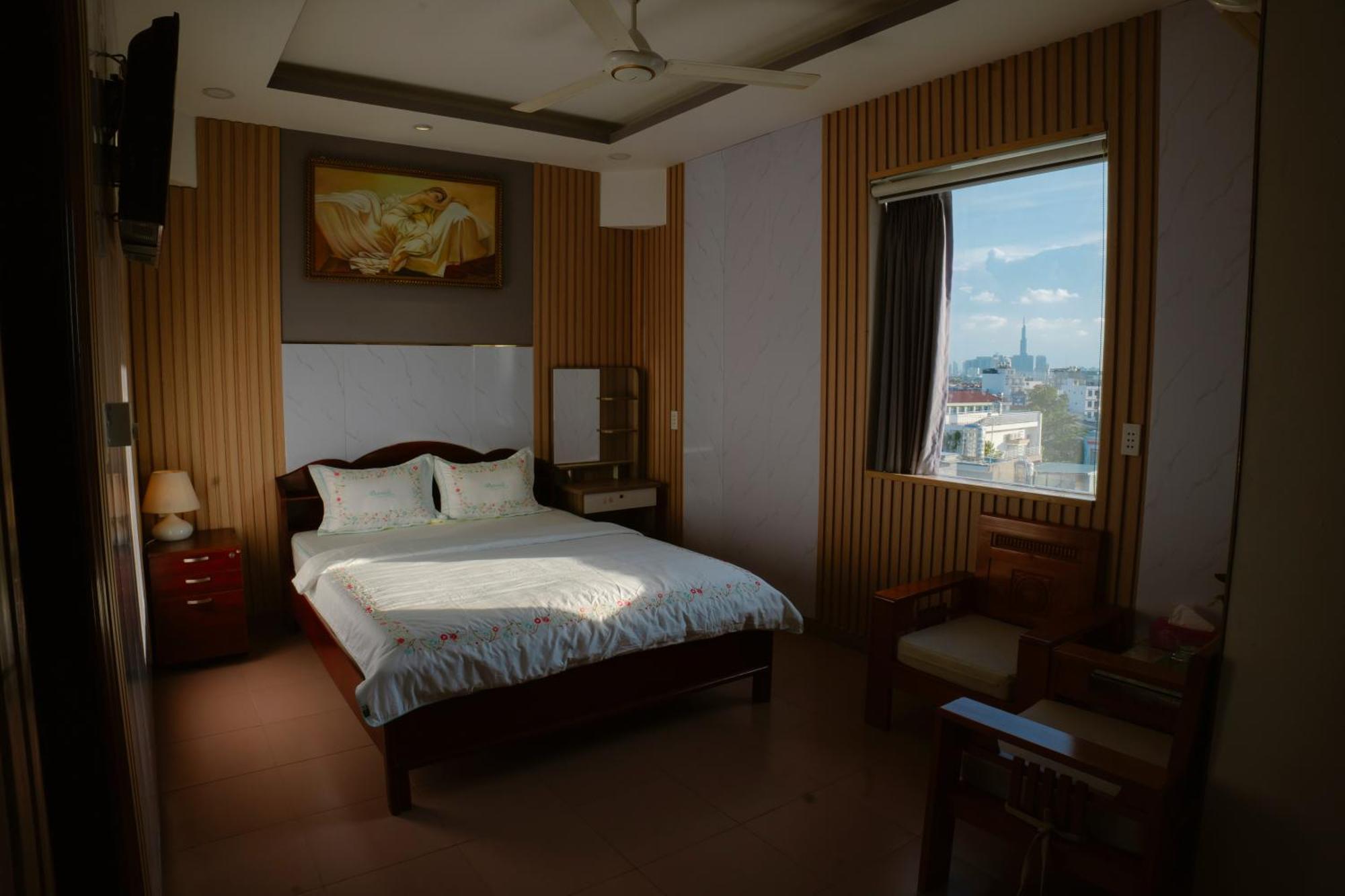 Hoang Son * Bandar Ho Chi Minh