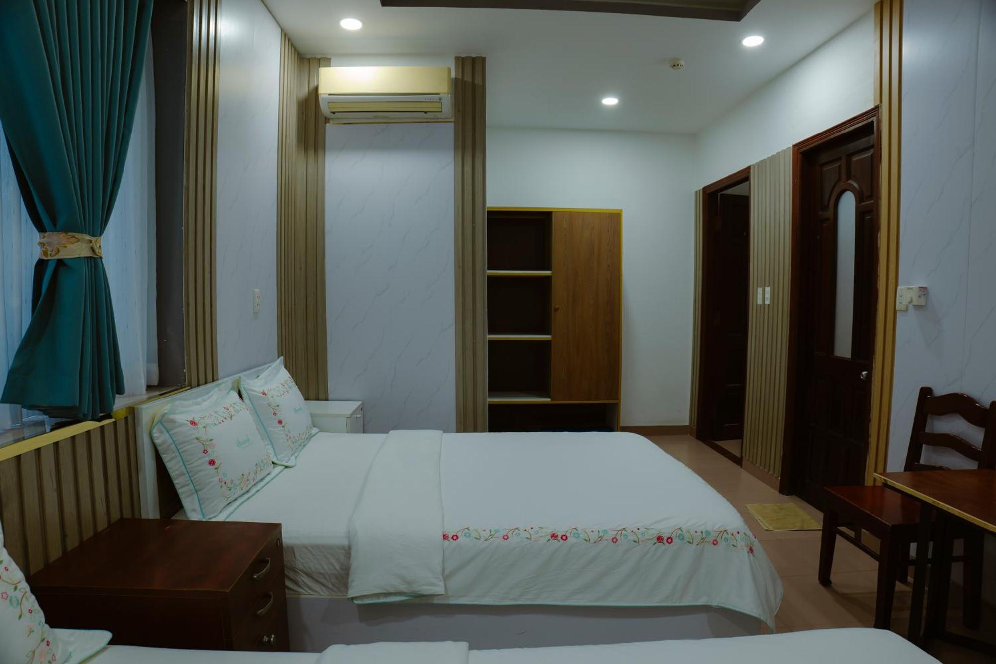 Hoang Son * Bandar Ho Chi Minh