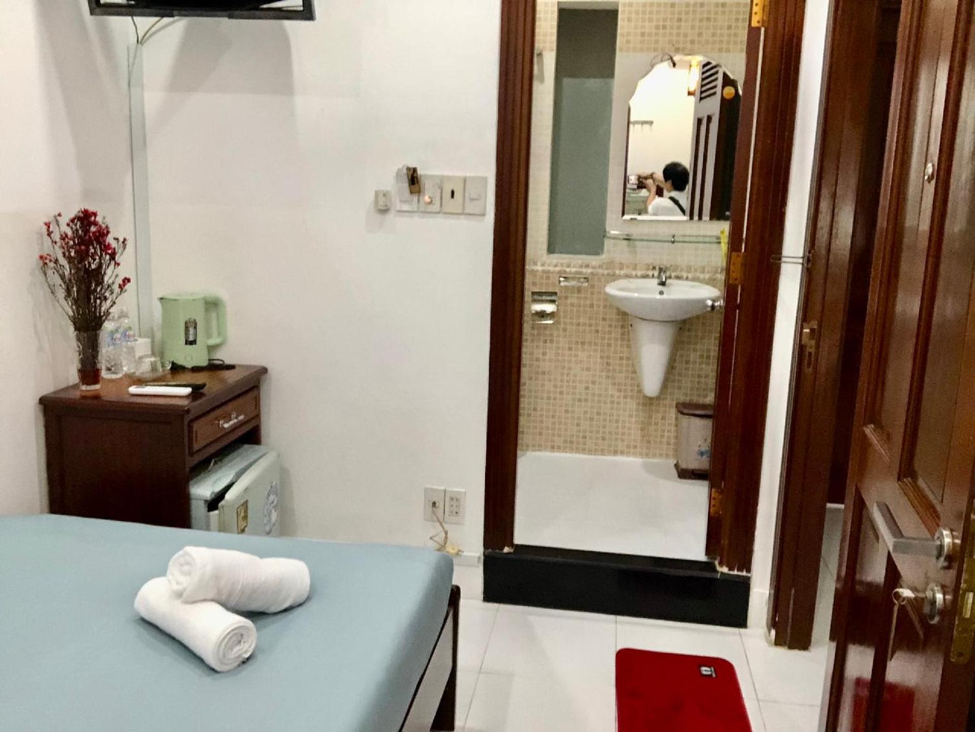 Saigon Cozy2 At 241 Pham Ngu Lao Street *