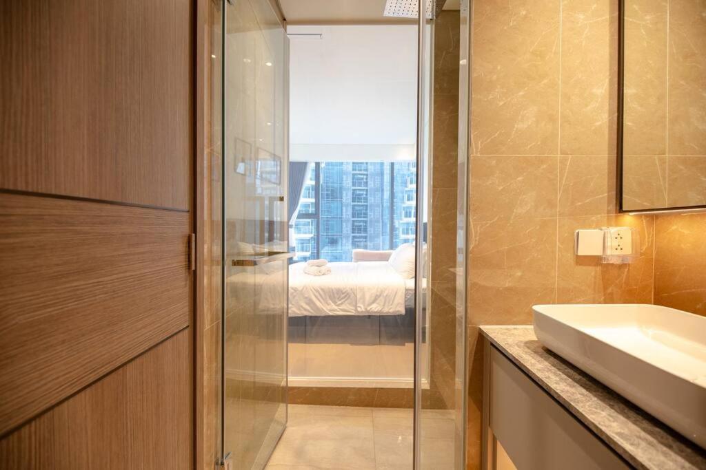 Opera 2pn Metropole Quan 2 View Song Pool Gym Apartment