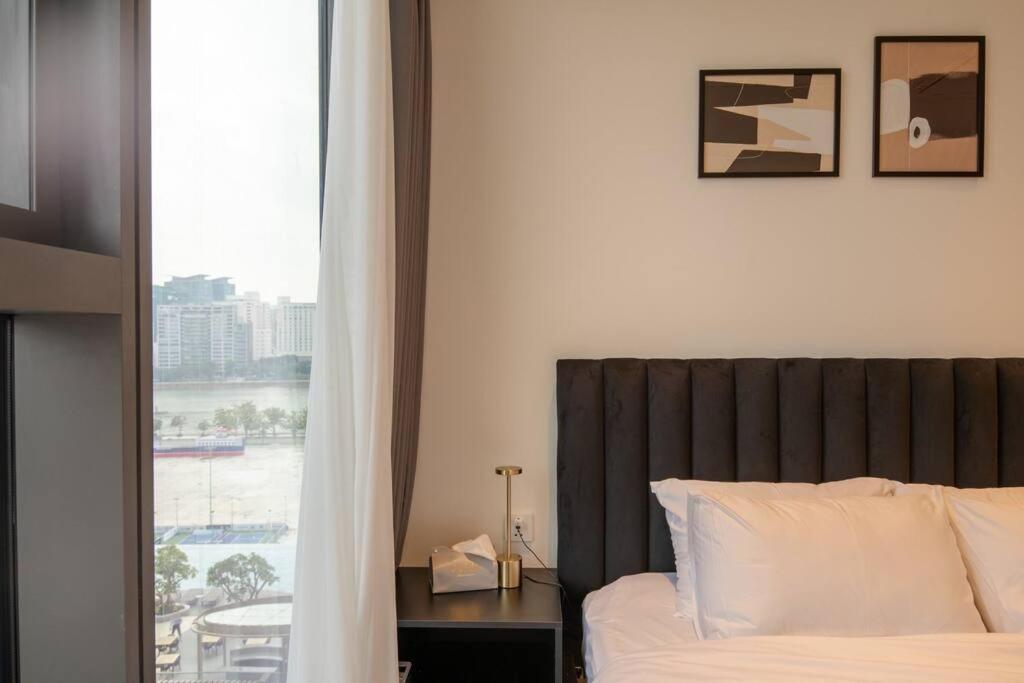 Opera 2pn Metropole Quan 2 View Song Pool Gym Ho Chi Minh City