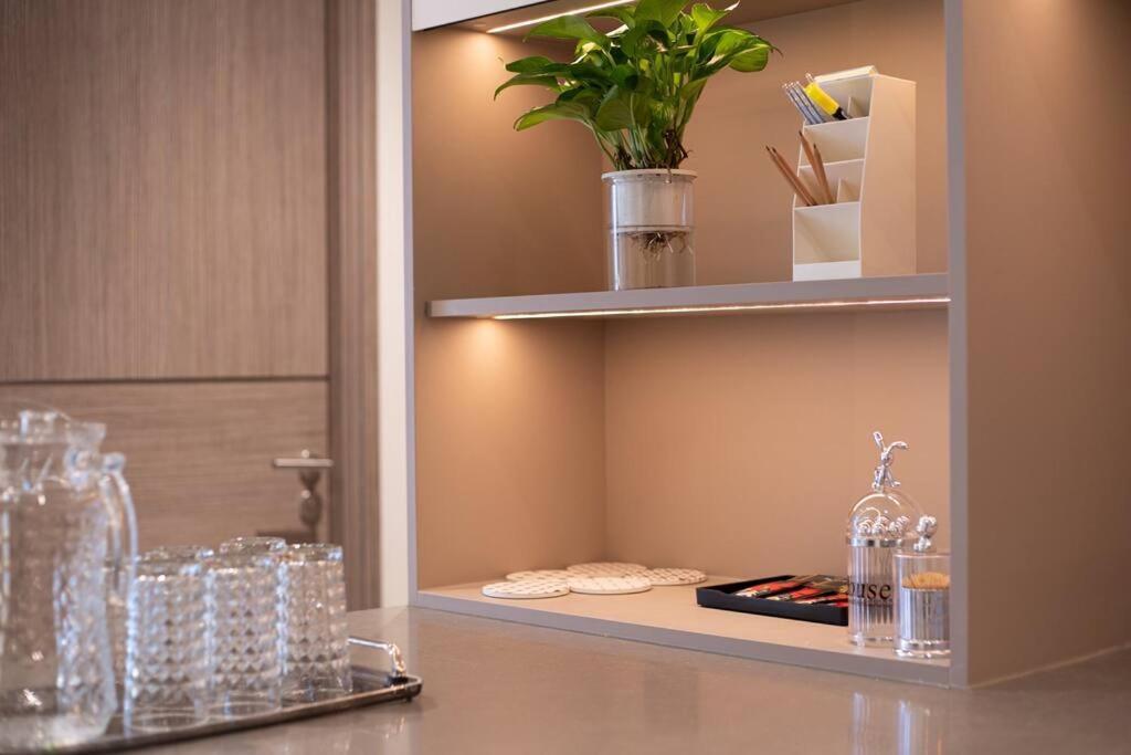 Opera 2pn Metropole Quan 2 View Song Pool Gym Apartment Ho Chi Minh City