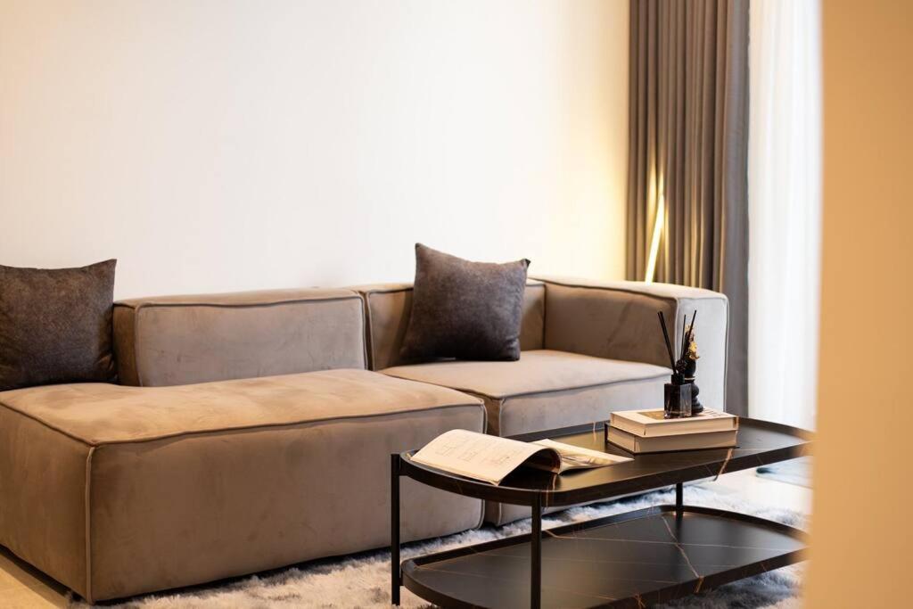 Opera 2pn Metropole Quan 2 View Song Pool Gym Apartment Ho Chi Minh City