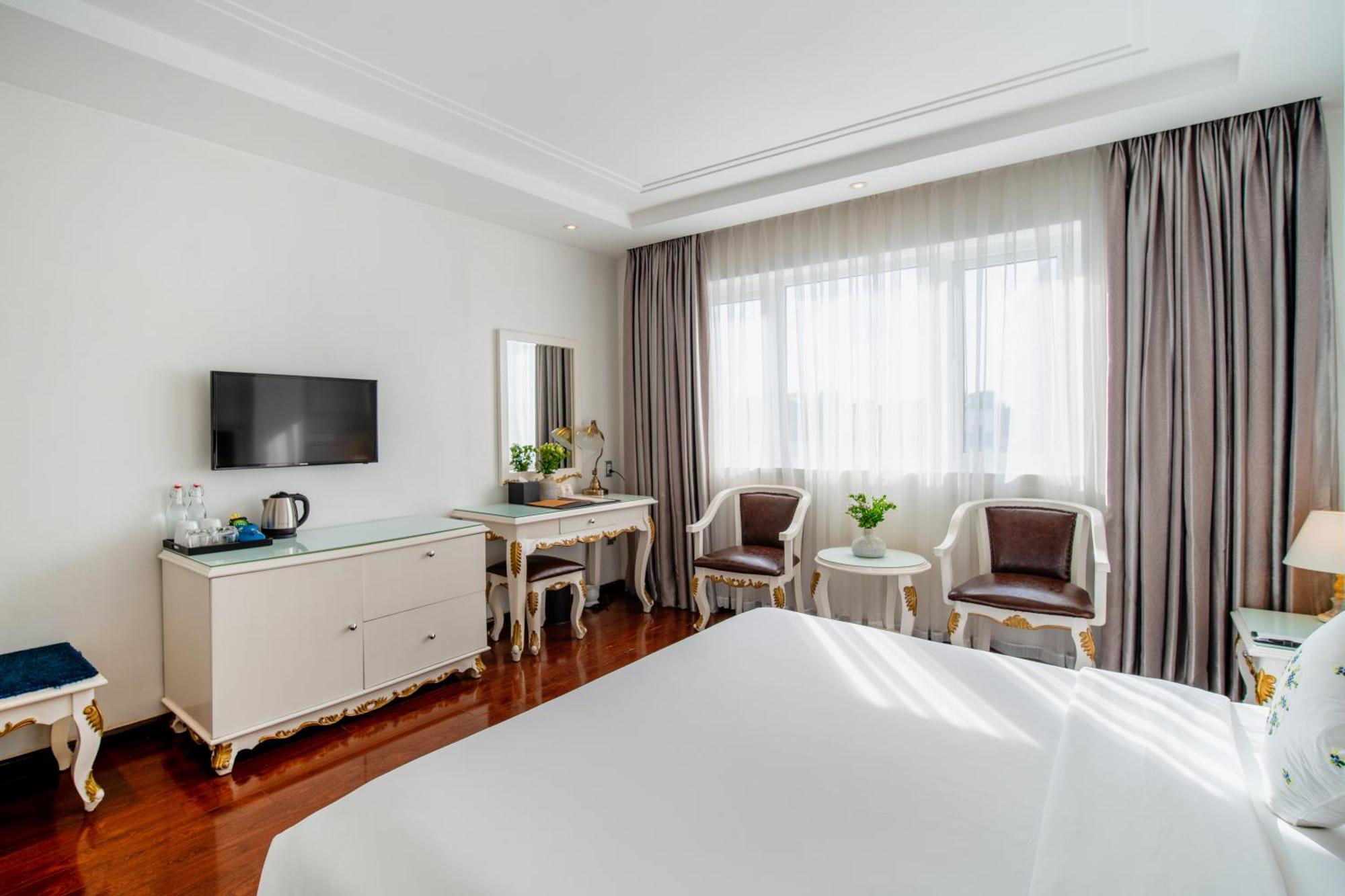 Alagon Saigon & 4*