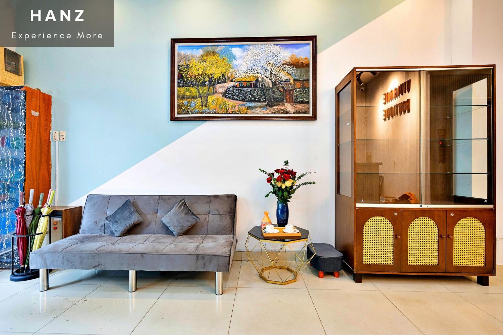 Hanz 137 Vivianne De Tham Hotel