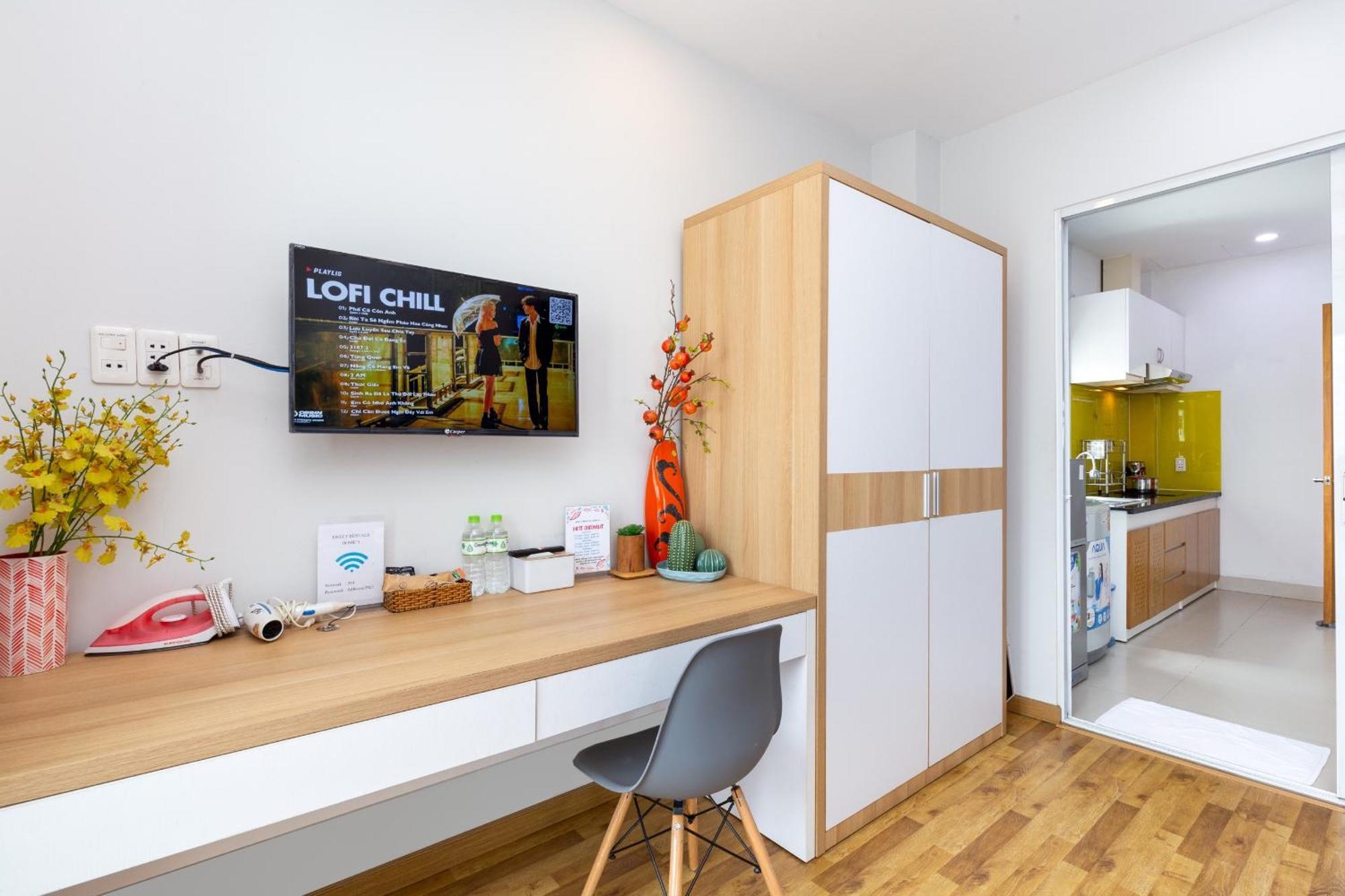 Nhà khách Sweet Homes With Netflix - 15mins To Bui Vien 3*