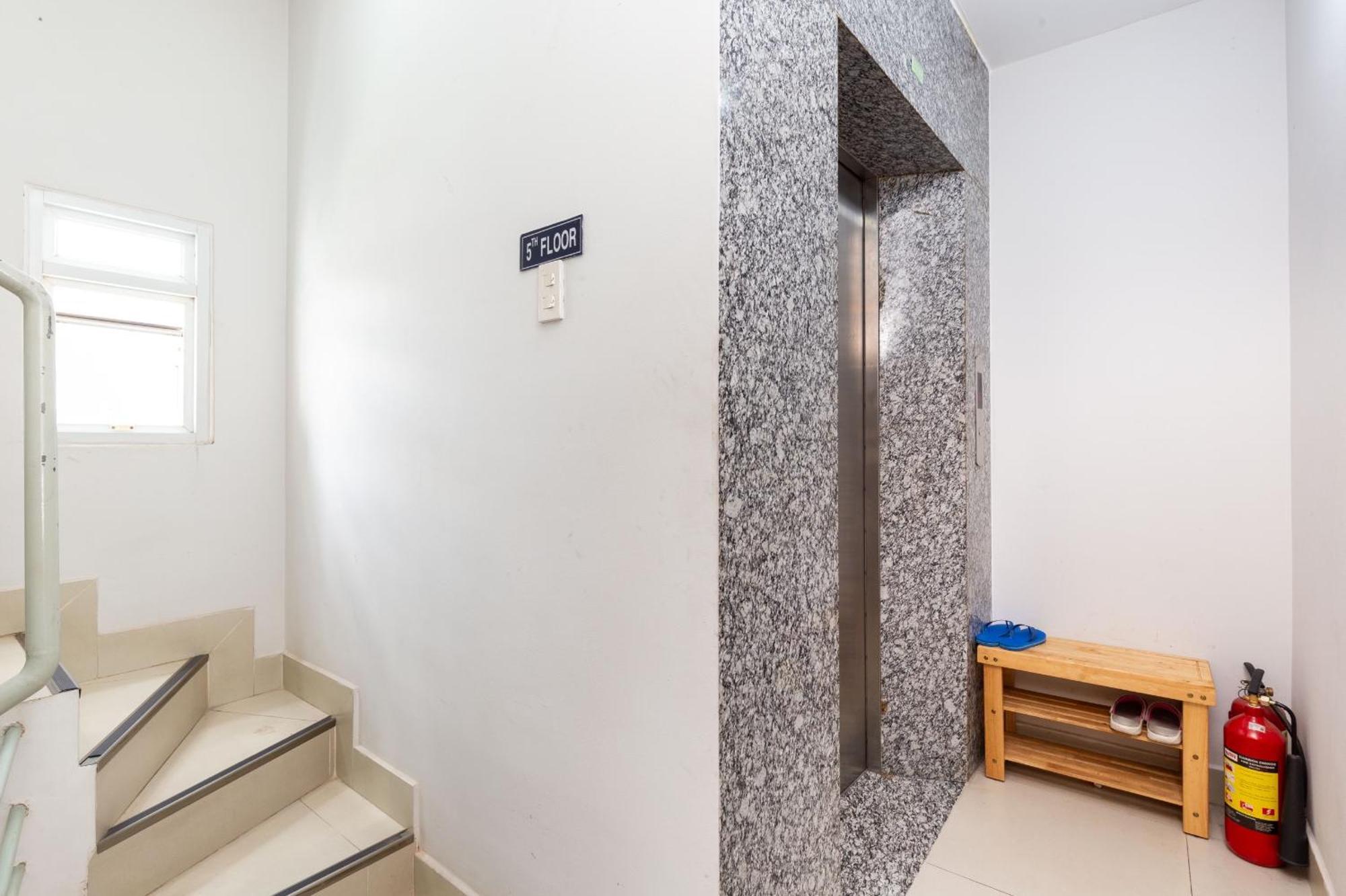 Nhà khách Sweet Homes With Netflix - 15mins To Bui Vien 3*