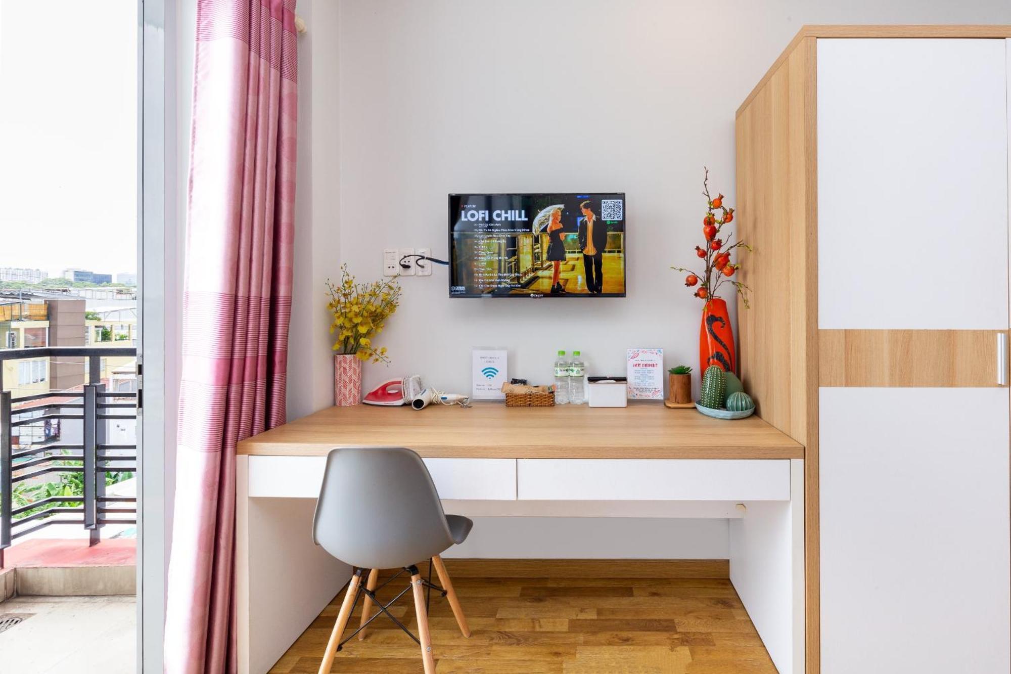 Nhà khách Sweet Homes With Netflix - 15mins To Bui Vien 3*