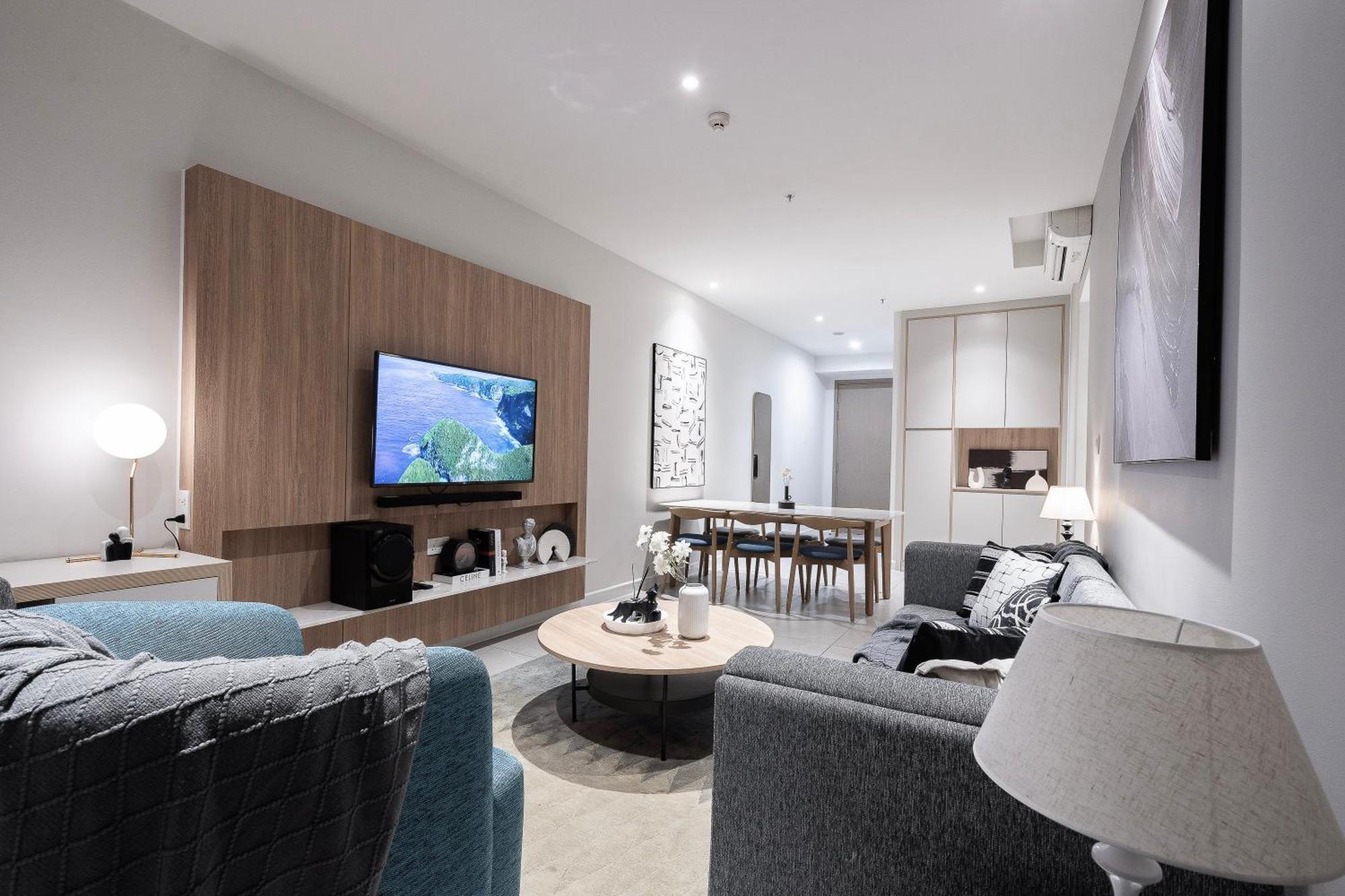 Modern District 1 2br&3br D1&zenity Outdoor Jacuzzi Pool Apartment *
