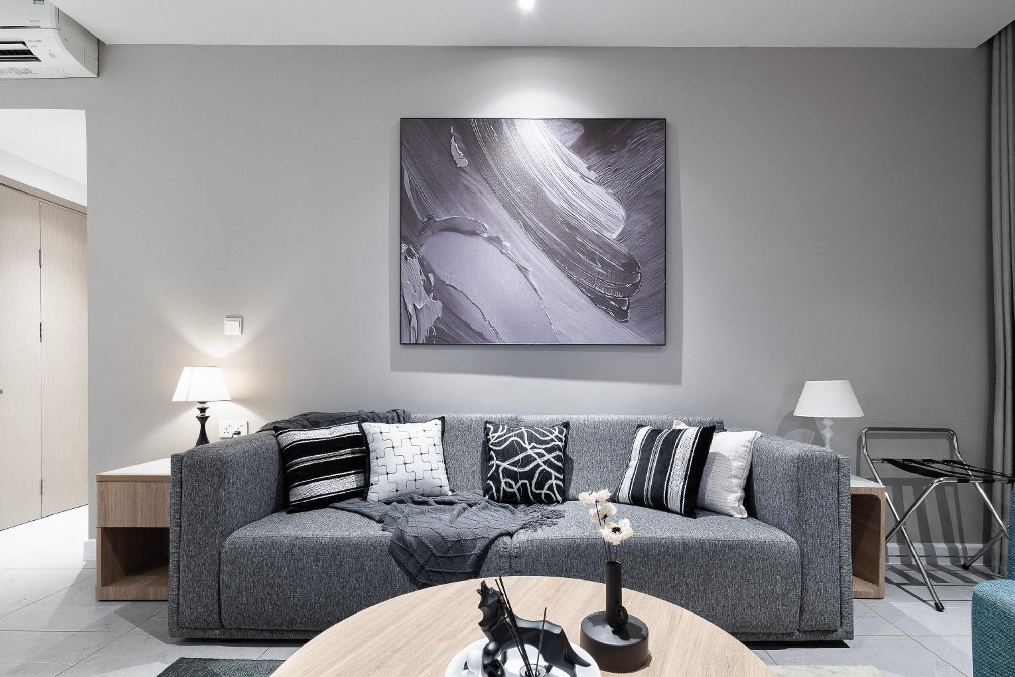 Modern District 1 2br&3br D1&zenity Outdoor Jacuzzi Pool Apartment