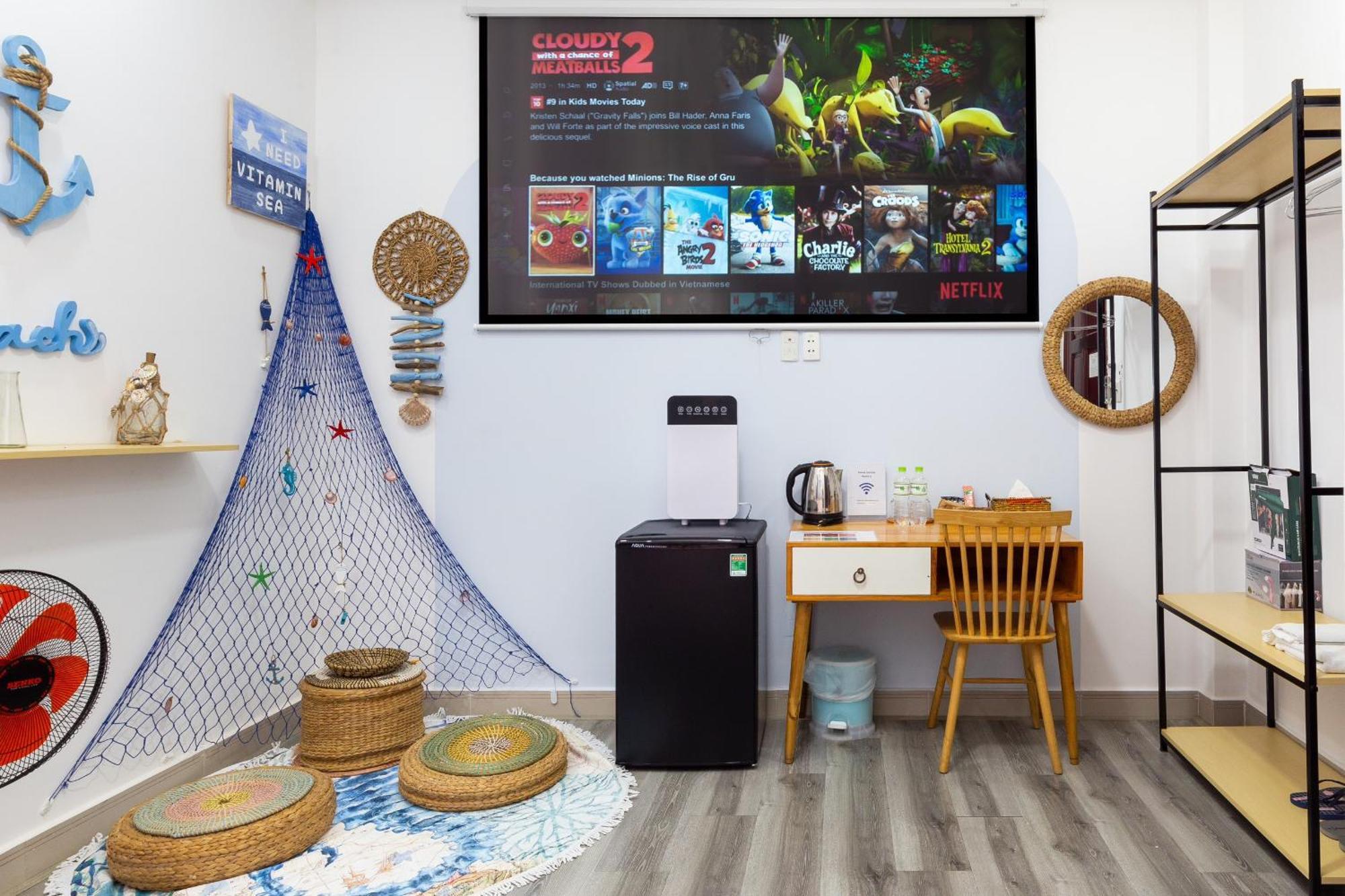 Sweet Homes - Netflix & Walkin To Bui Vien