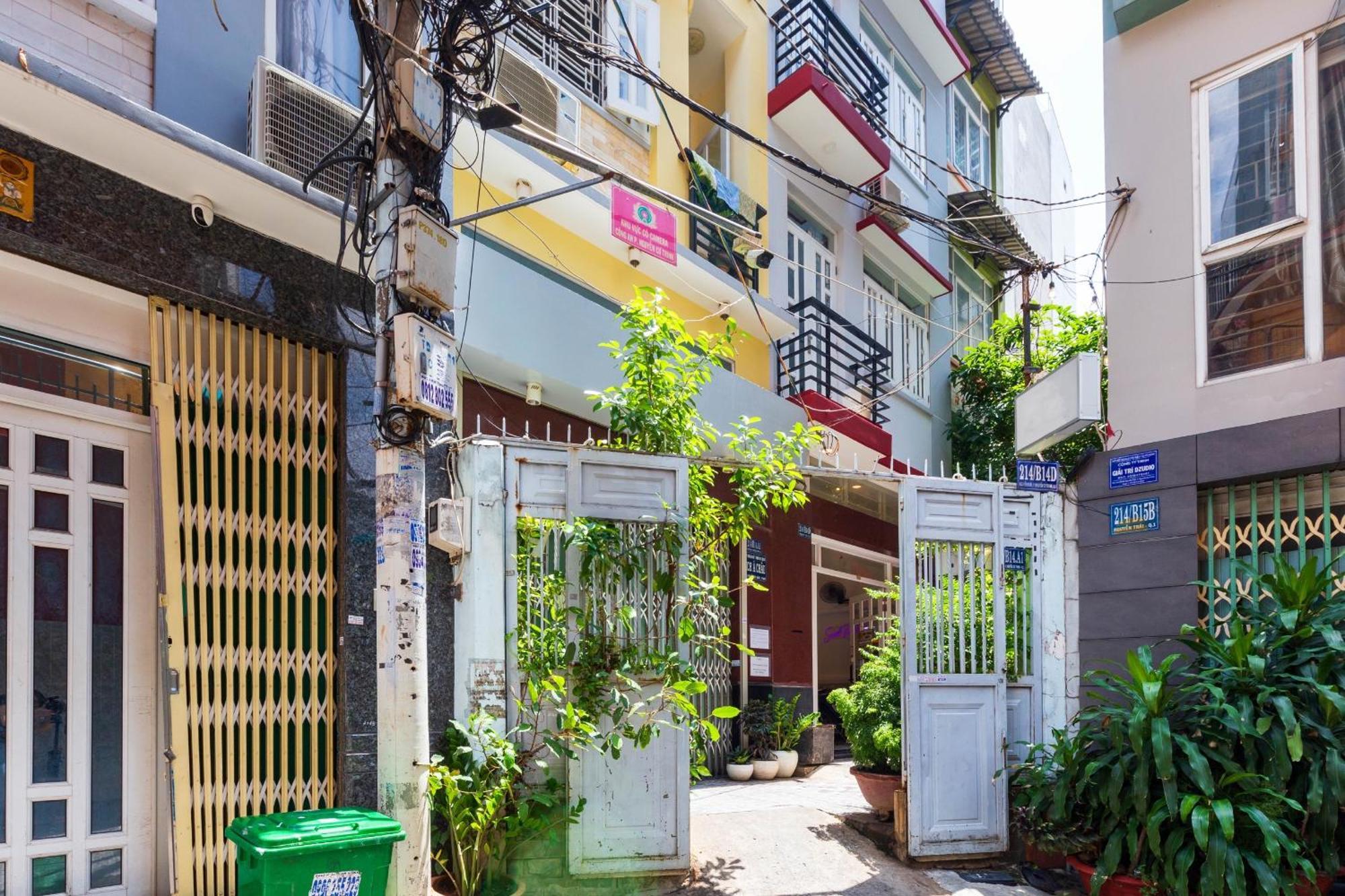 Sweet Homes - Netflix & Walkin To Bui Vien *