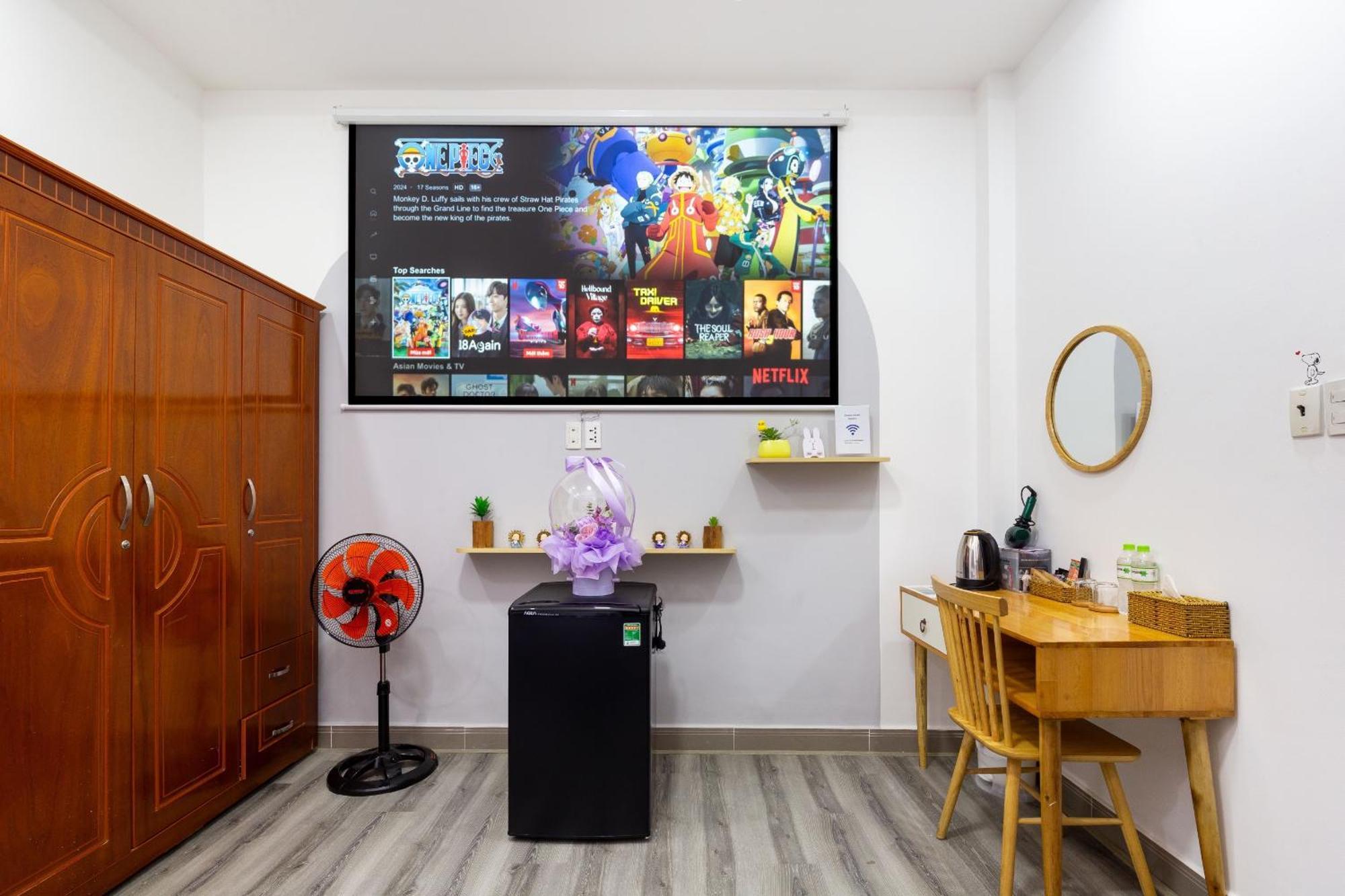 Sweet Homes - Netflix & Walkin To Bui Vien Bandar Ho Chi Minh