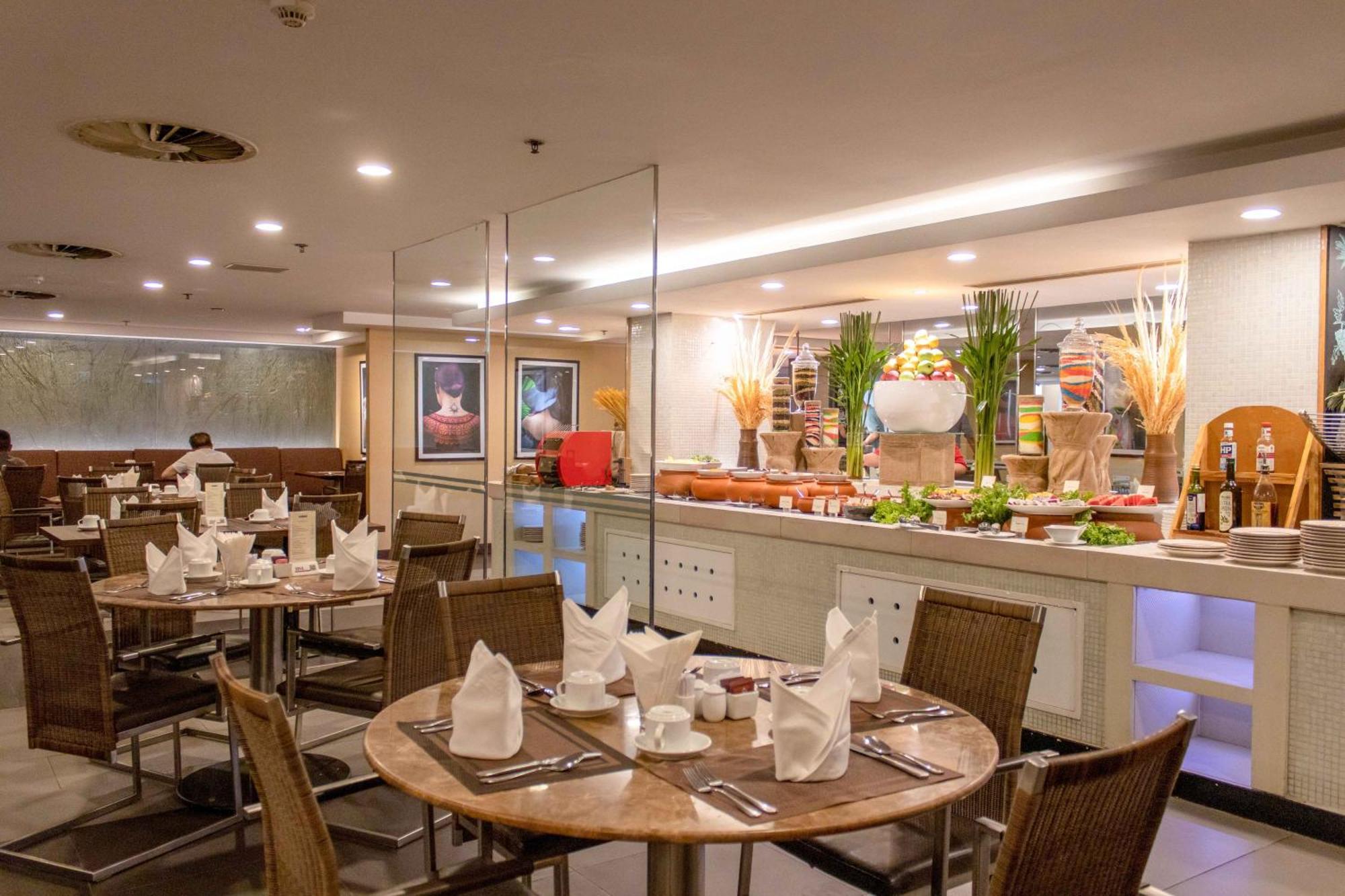 Khách sạn Eastin Grand Saigon 5*
