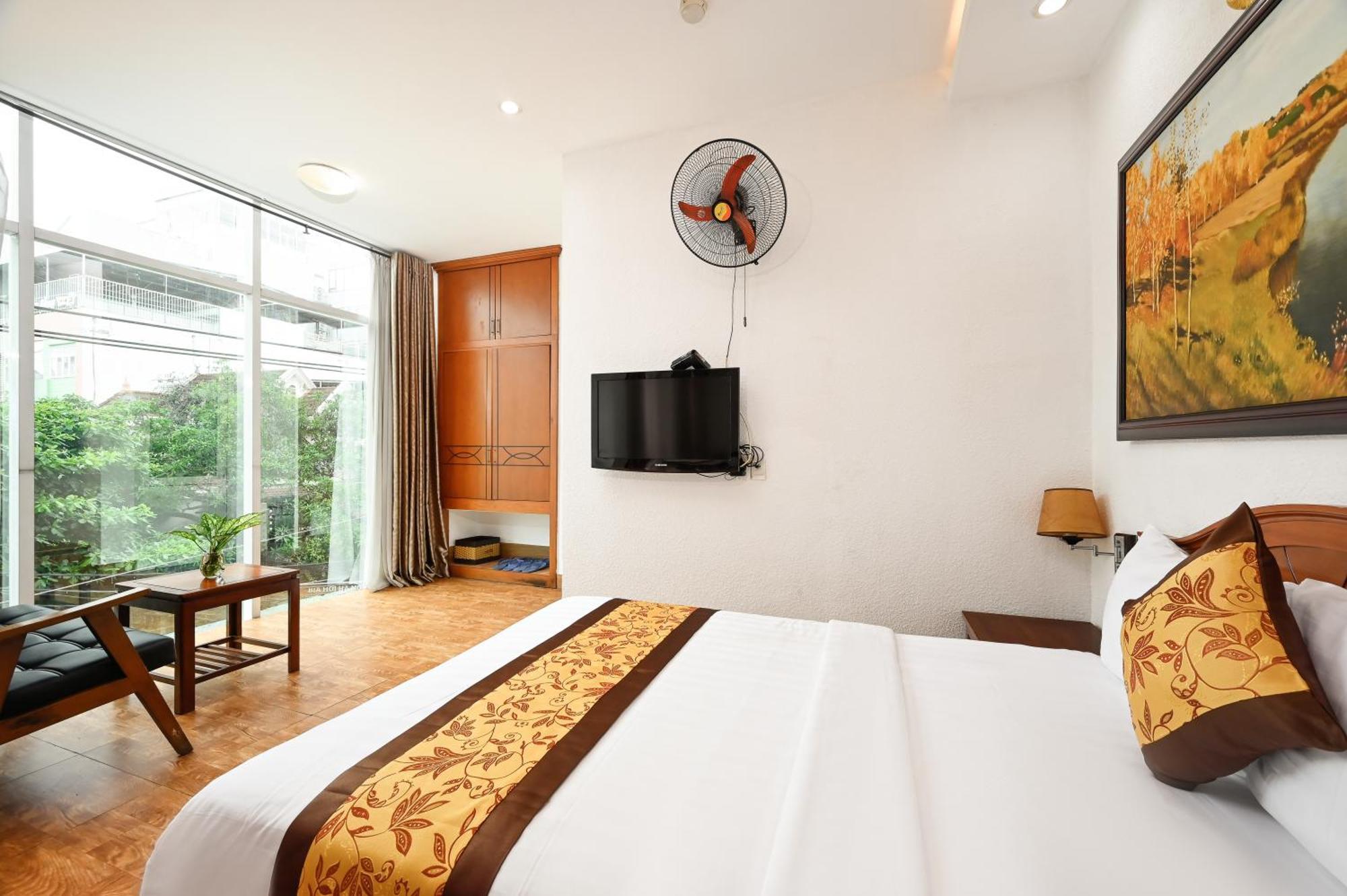 Queen Saigon Airport Hotel