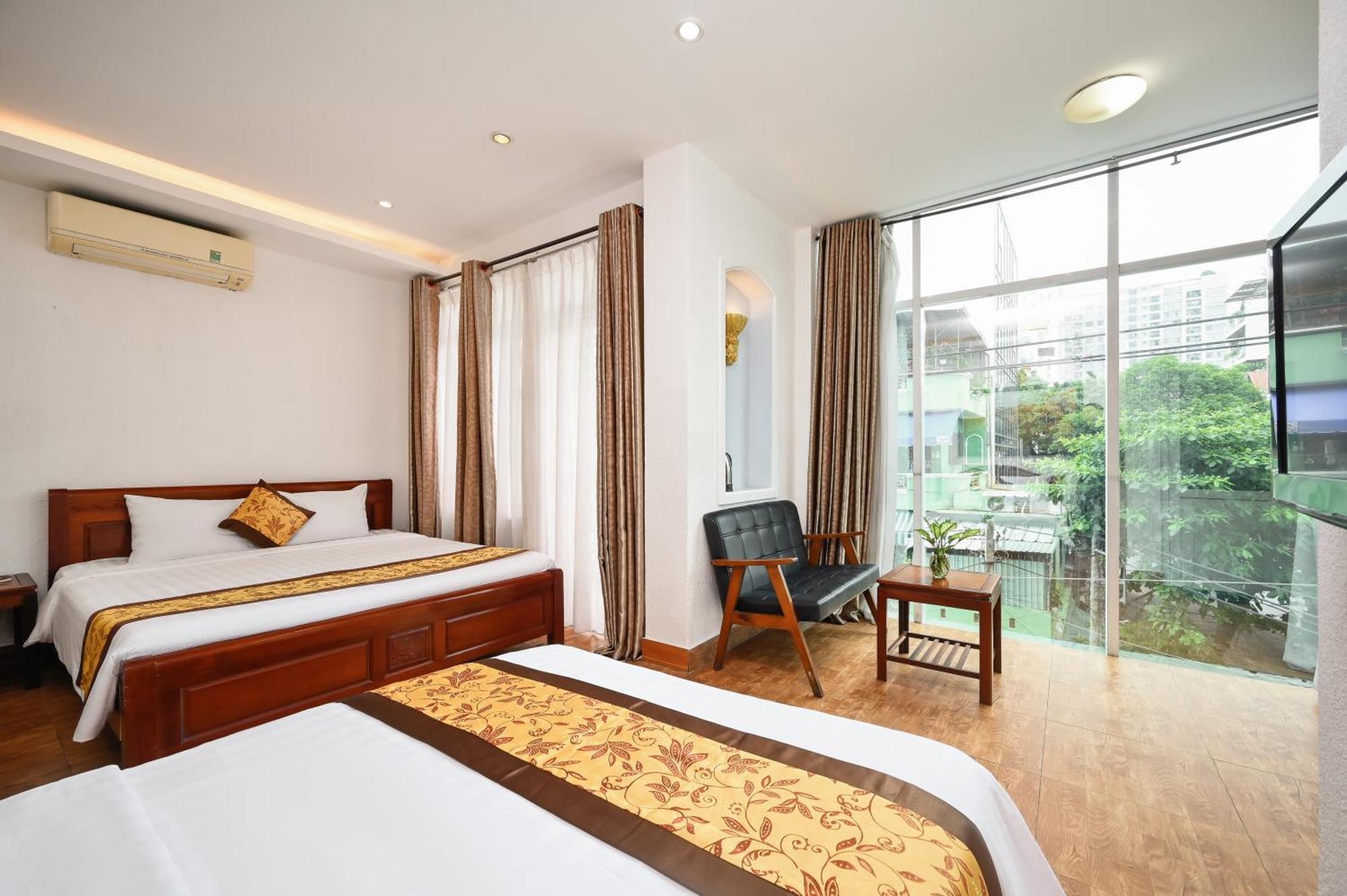 Hotel Queen Saigon Airport