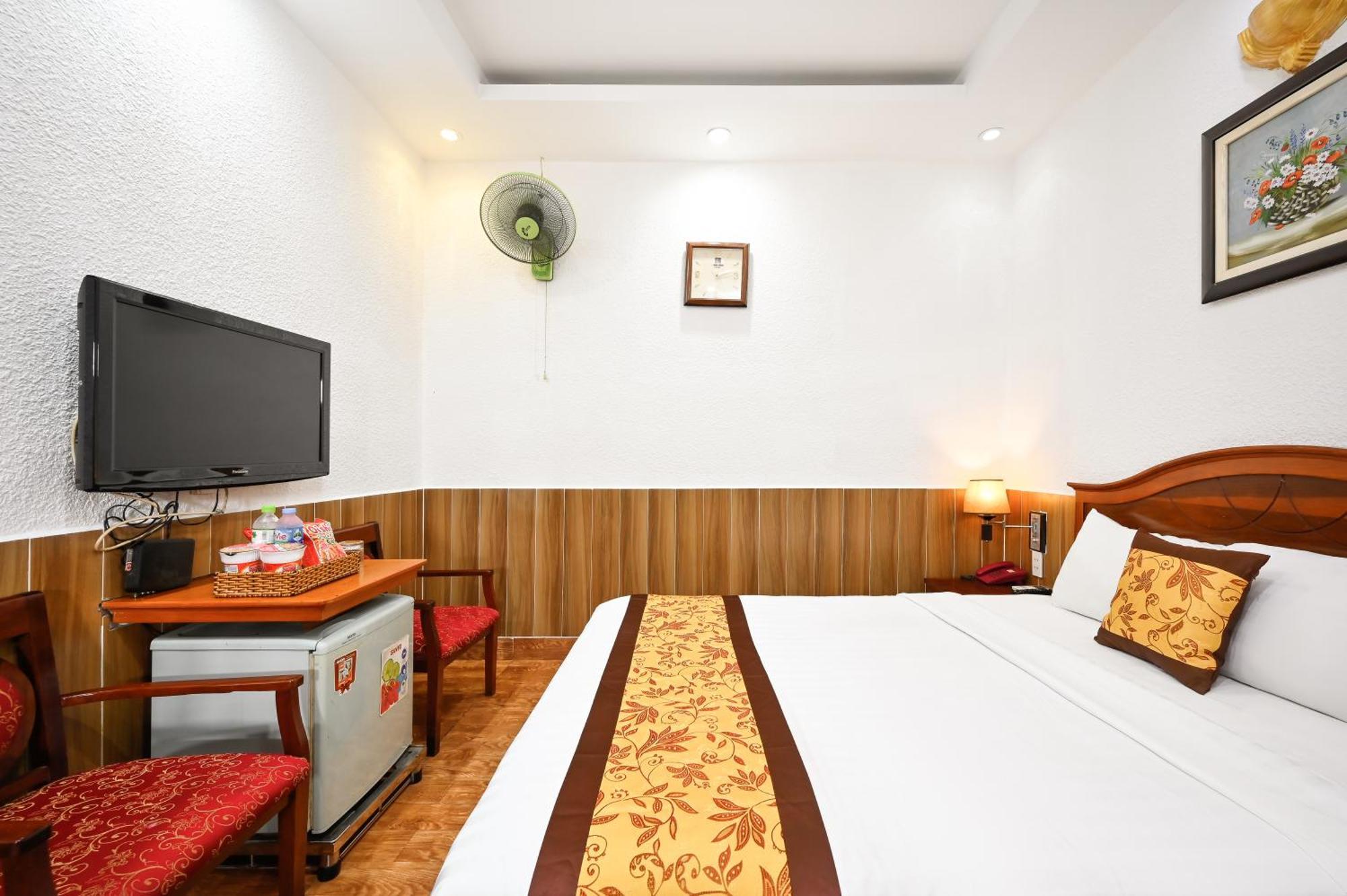 Queen Saigon Airport Hotel 3*